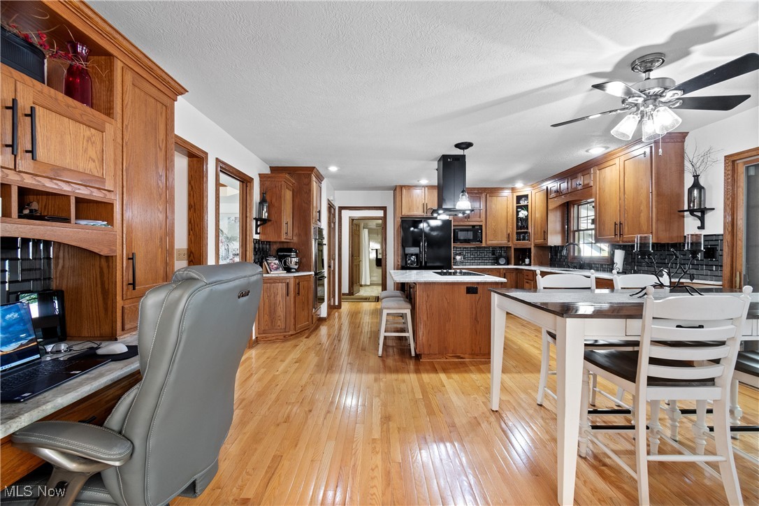 Uniontown, Ohio, 44685, United States, 5 Bedrooms Bedrooms, ,4 BathroomsBathrooms,Residential,For Sale,1947066