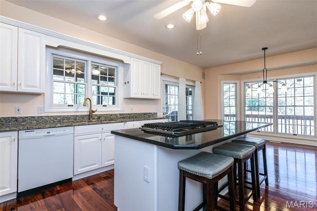 Glen Carbon, Illinois, 62034, United States, 3 Bedrooms Bedrooms, ,4 BathroomsBathrooms,Residential,For Sale,1840876