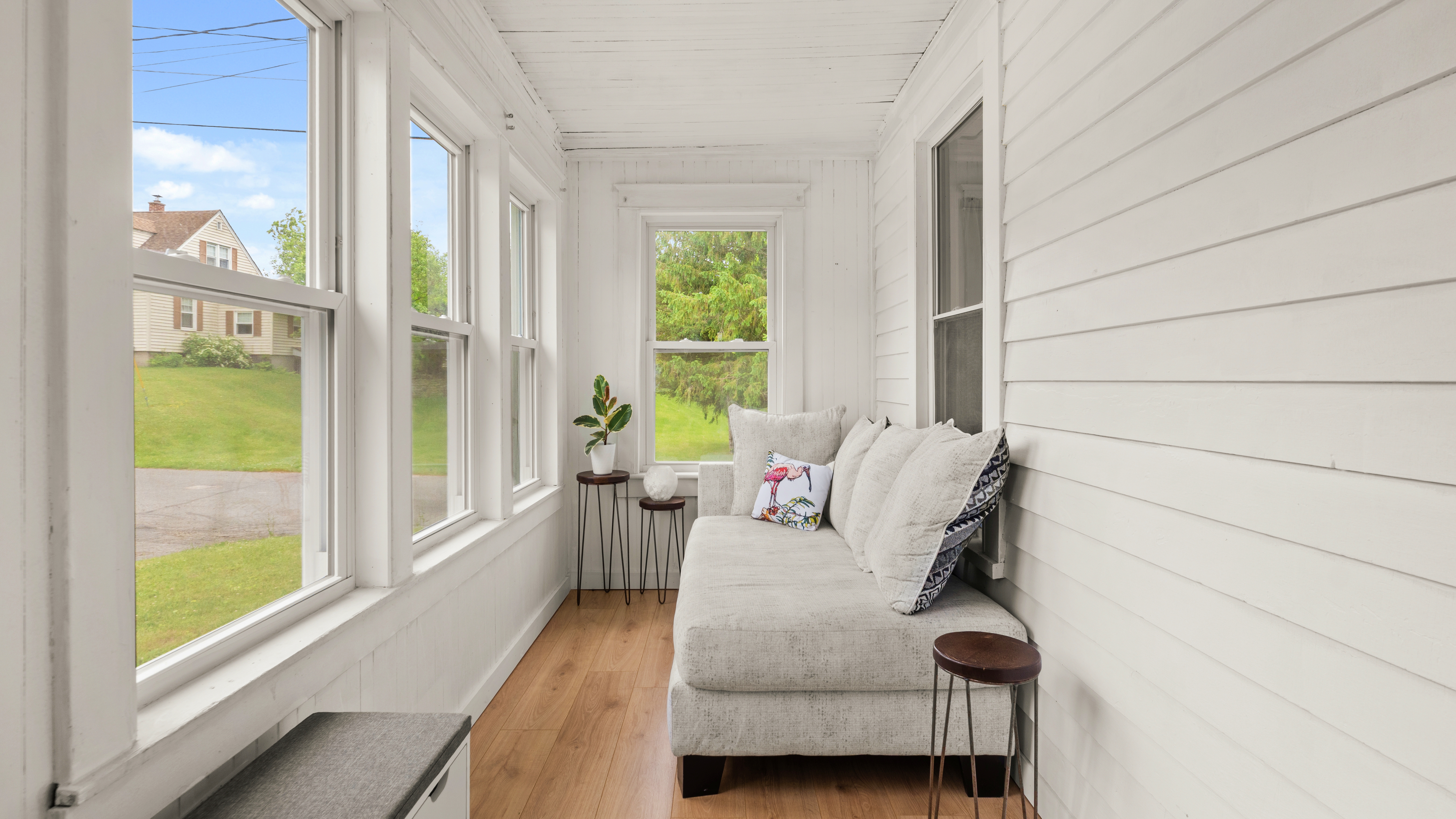  Classic New England Farmhouse with Exceptional Yard - 物件實景