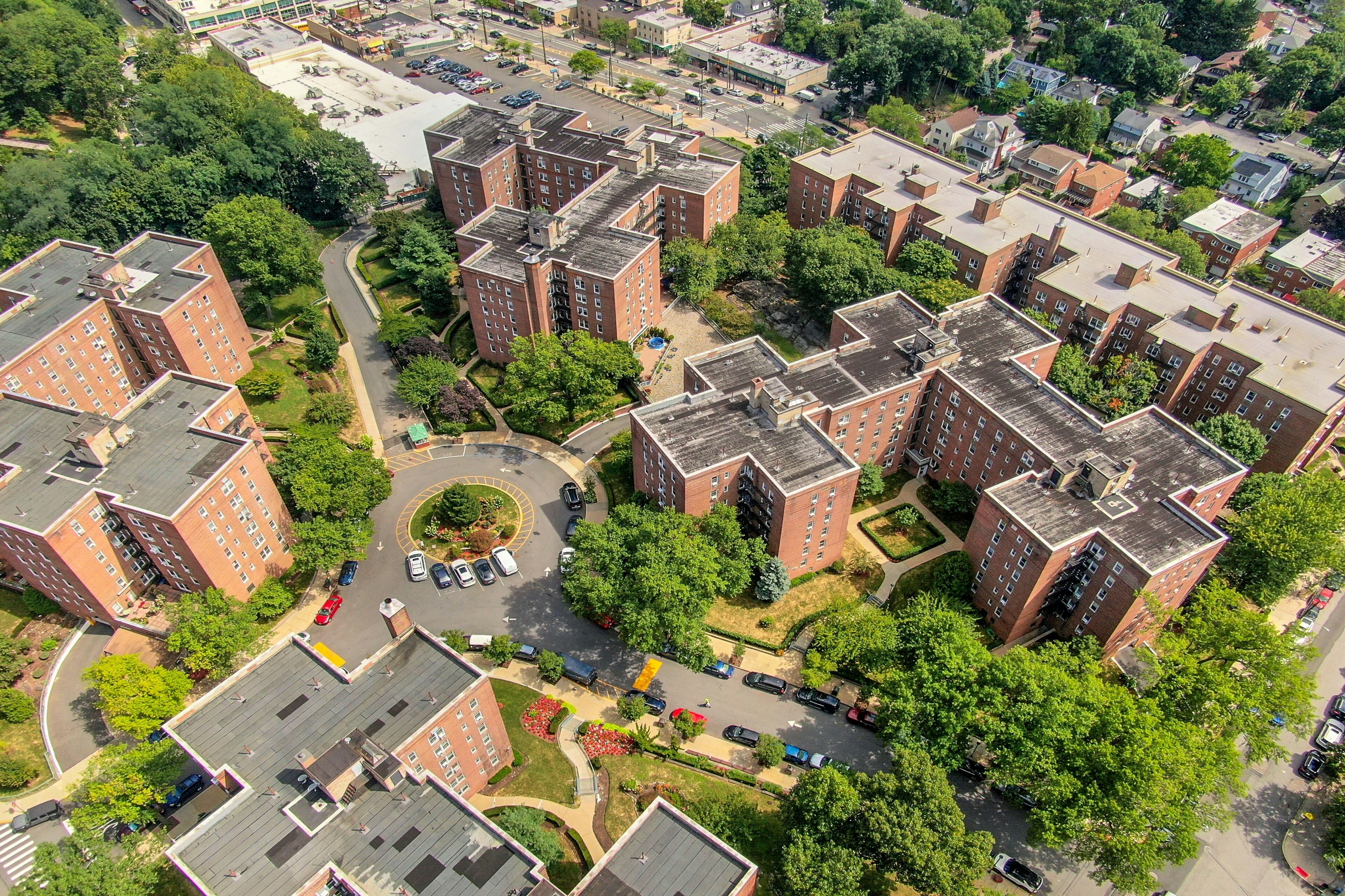 5610 Netherland Avenue - 物件實景