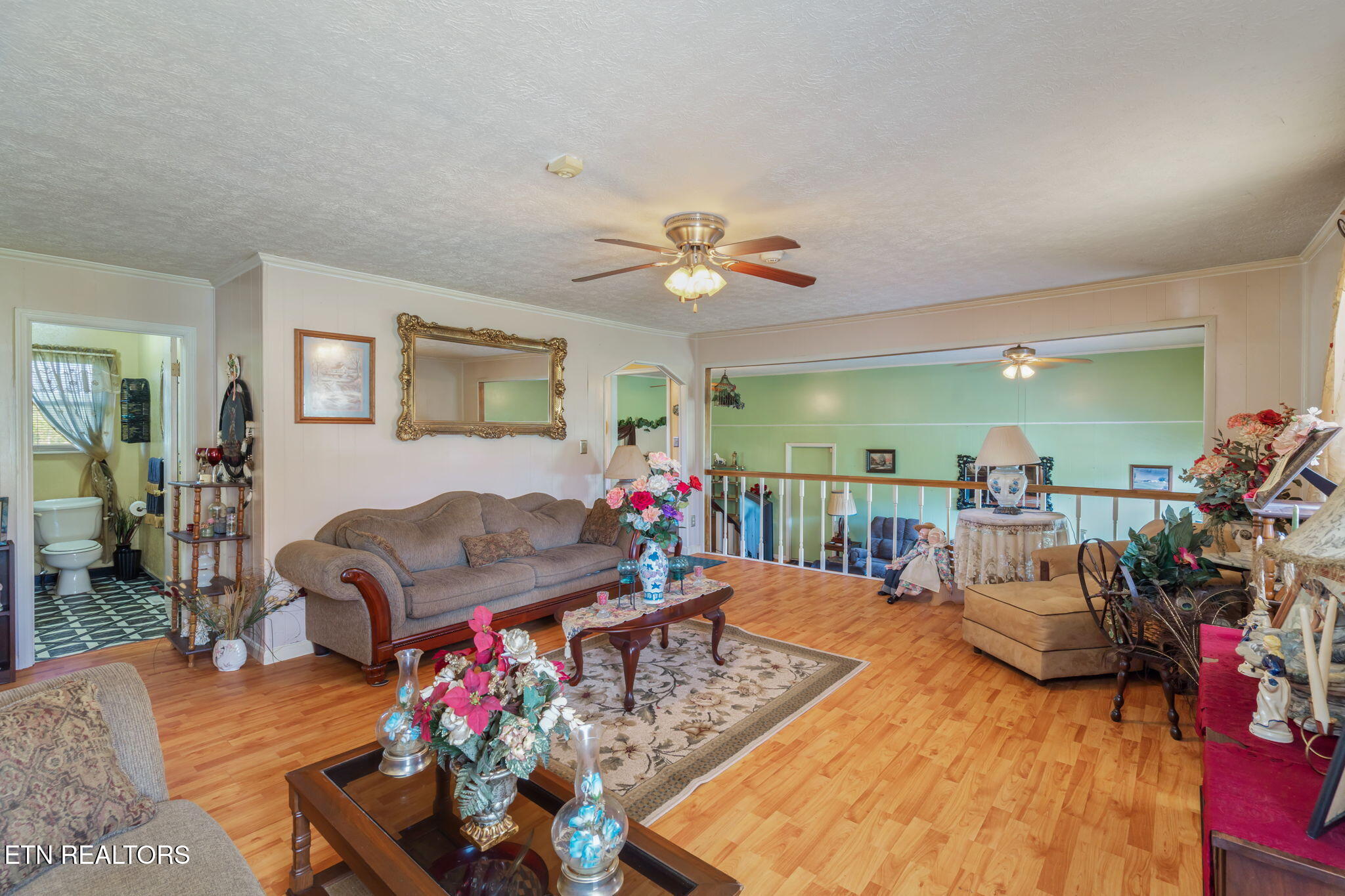 Kingston, Tennessee, 37763, United States, 3 Bedrooms Bedrooms, ,2 BathroomsBathrooms,Residential,For Sale,1891153