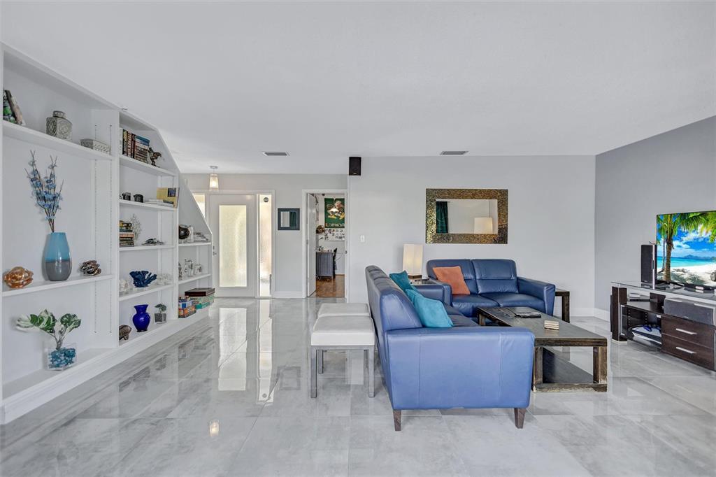 St Petersburg, Florida, 33705, United States, 4 Bedrooms Bedrooms, ,3 BathroomsBathrooms,Residential,For Sale,1991648