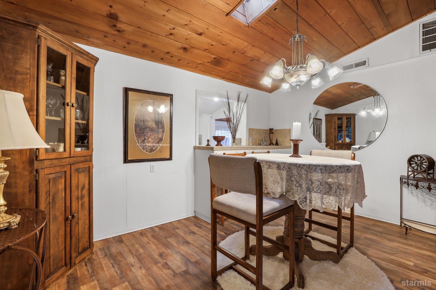 South Lake Tahoe, California, 96150, United States, 3 Bedrooms Bedrooms, ,2 BathroomsBathrooms,Residential,For Sale,2003328