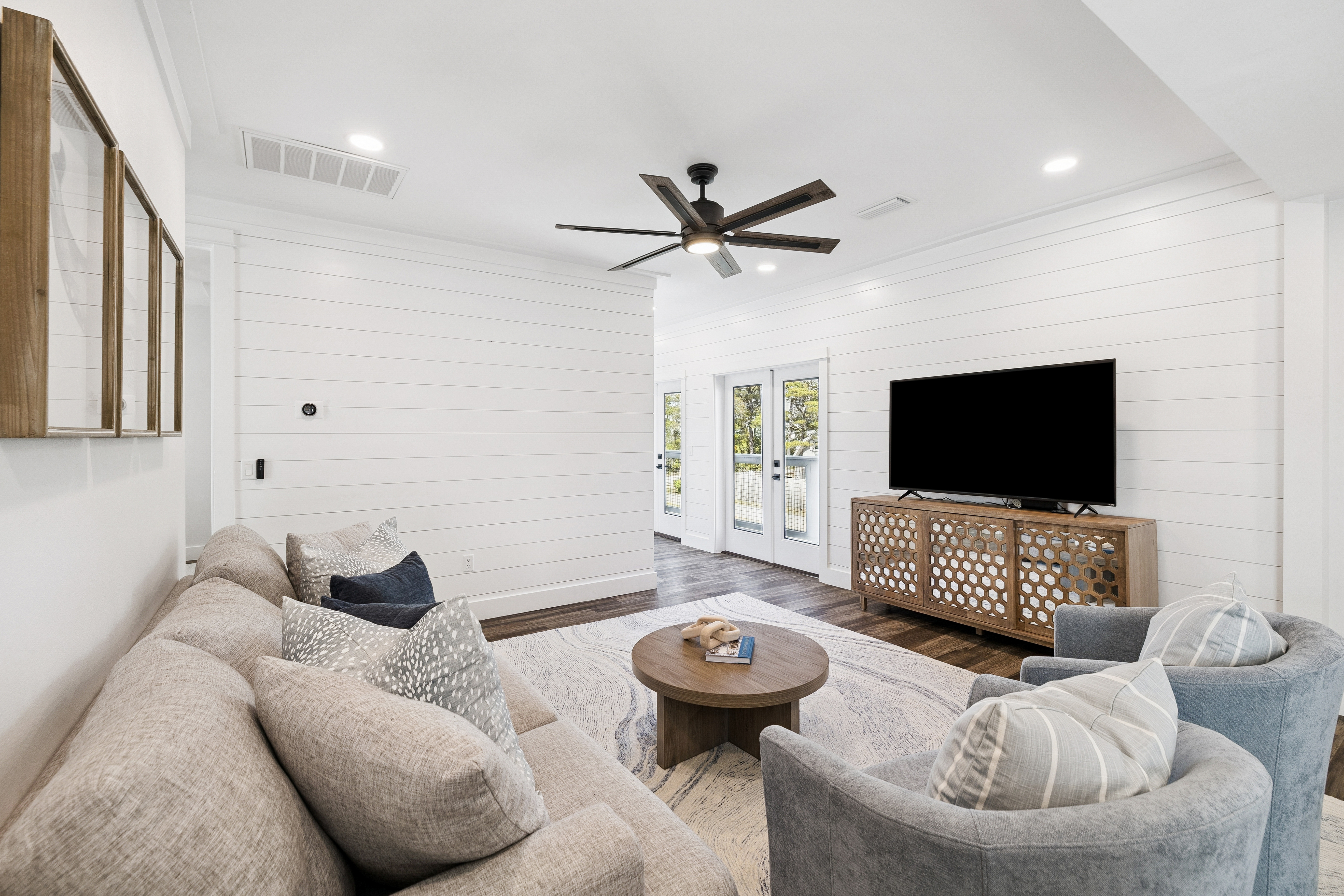  Completely Renovated Home On Half-Acre Lot Near Gulf Place - 物件實景