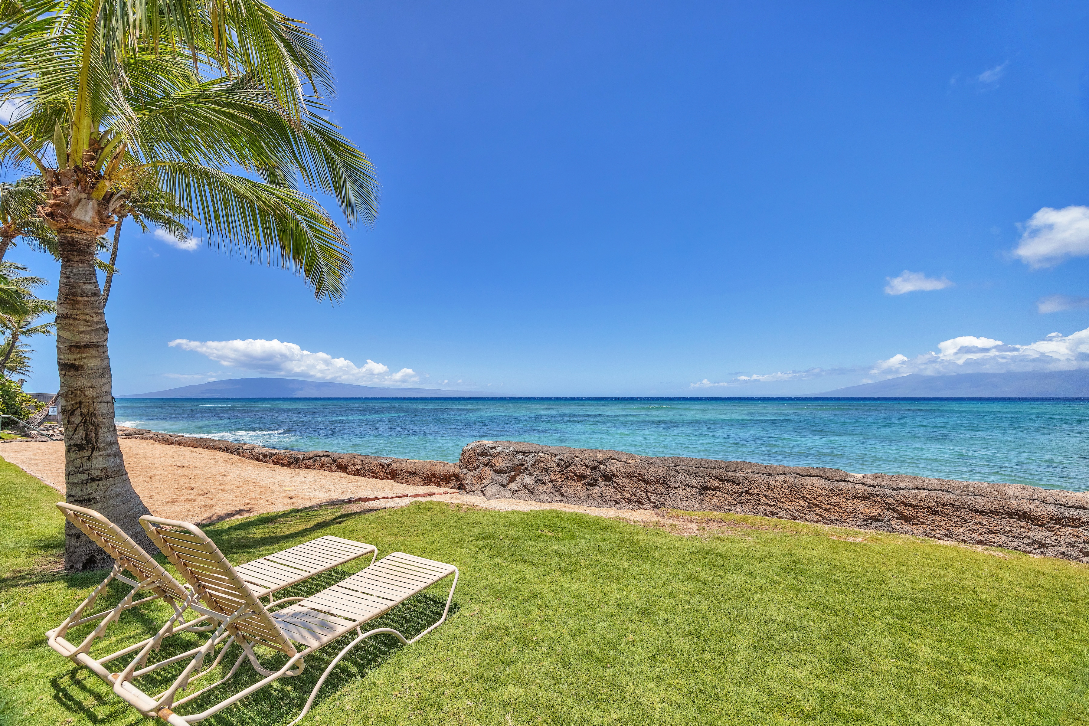  Direct oceanfront, beautiful remodeled 2 bedroom, lanai dining, furnished - 物件實景