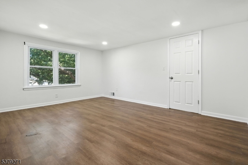 Kenilworth Boro, New Jersey, 07033-2046, United States, 3 Bedrooms Bedrooms, ,3 BathroomsBathrooms,Residential,For Sale,1977476