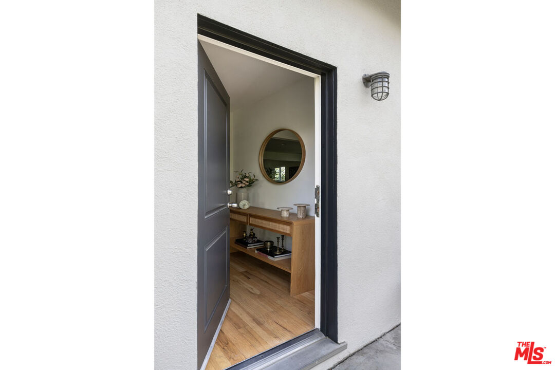 Los Angeles, California, 90031, United States, 5 Bedrooms Bedrooms, ,Residential,For Sale,2000759