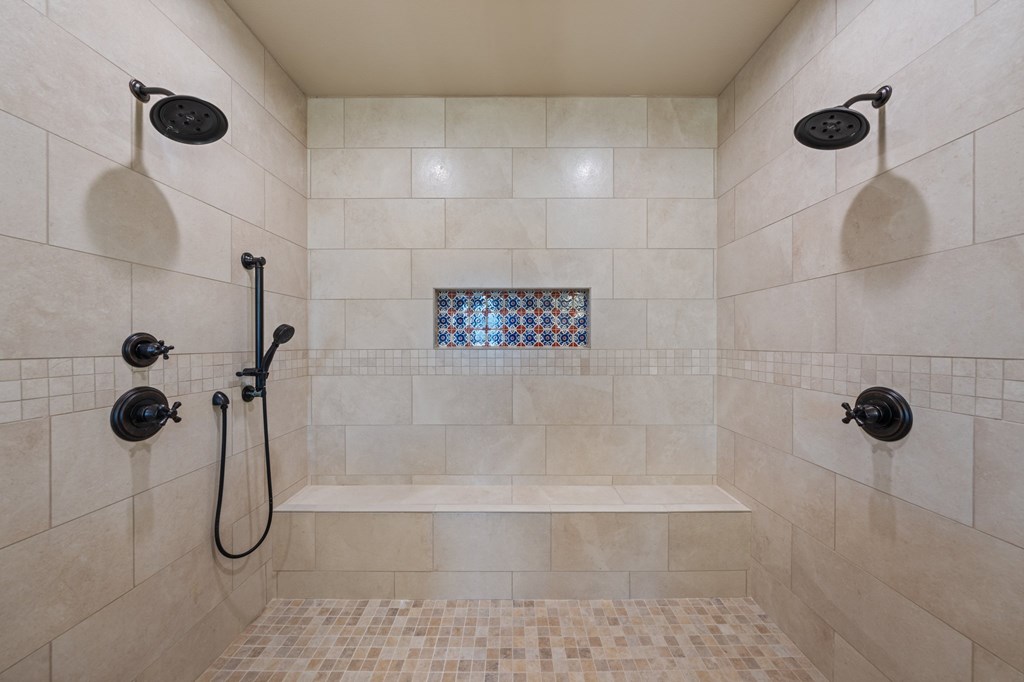 Kerrville, Texas, 78028, United States, 4 Bedrooms Bedrooms, ,5 BathroomsBathrooms,Residential,For Sale,1735504