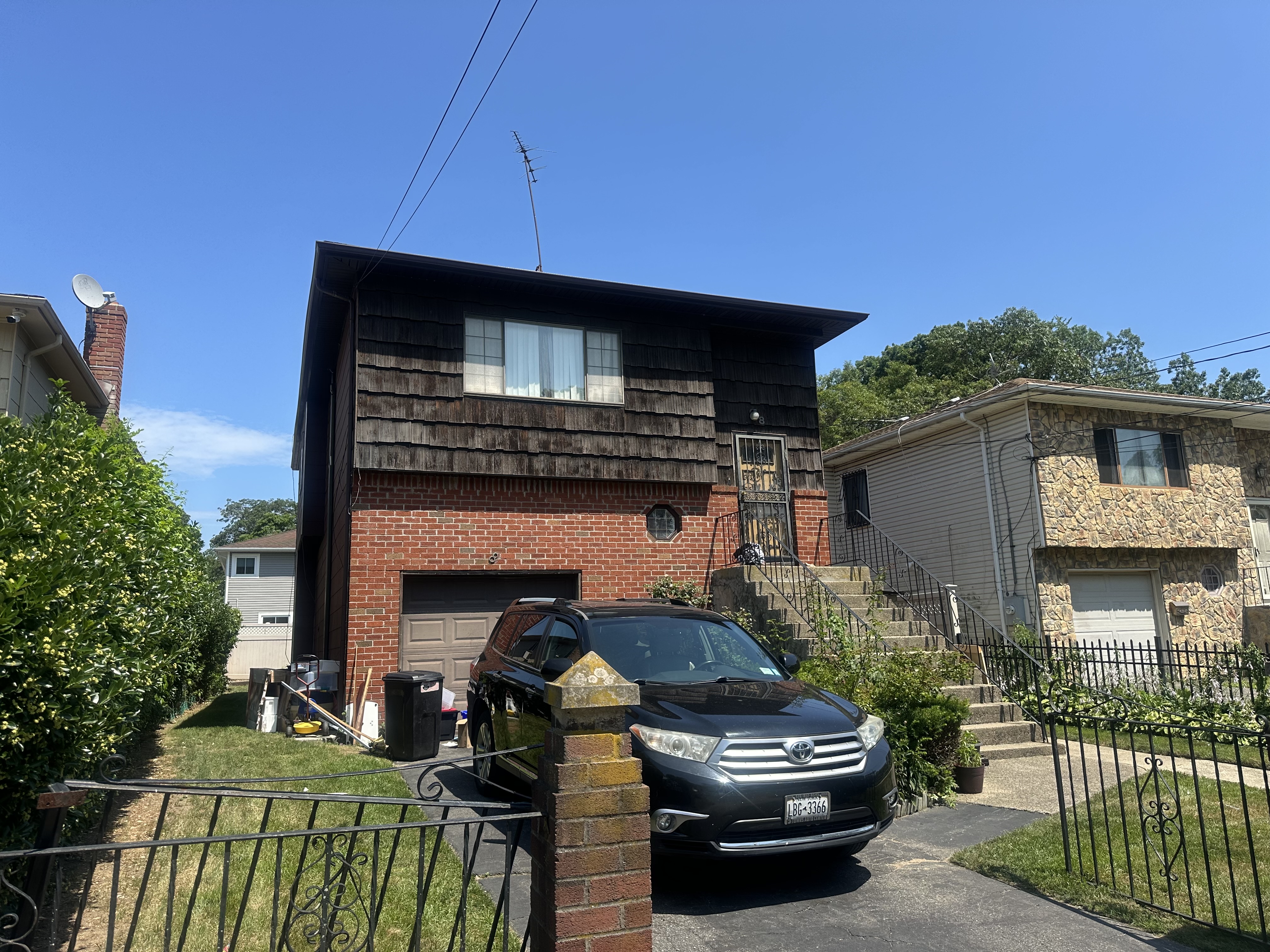 Roosevelt, New York, 11575, United States, 4 Bedrooms Bedrooms, ,3 BathroomsBathrooms,Residential,For Sale,1915638