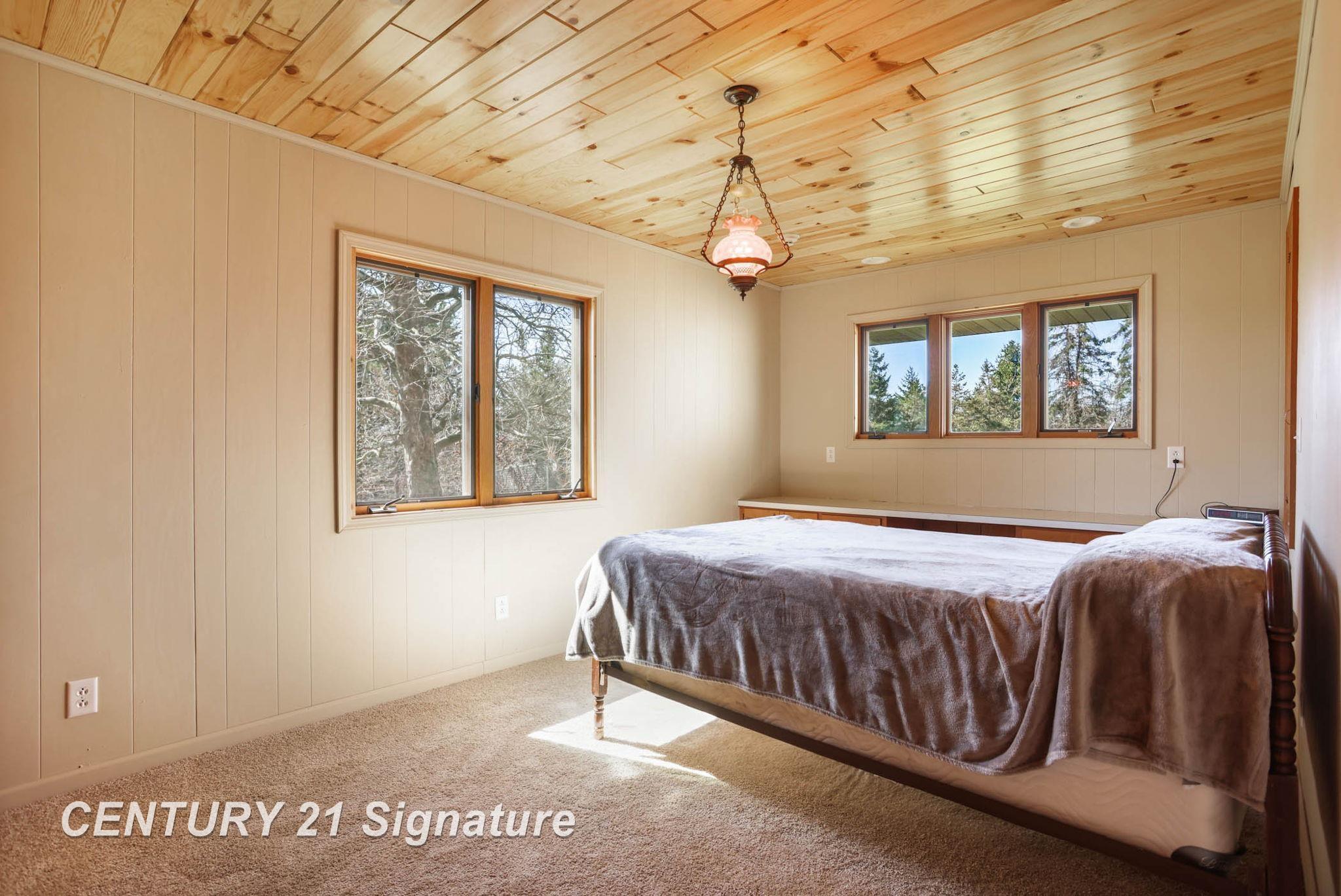 Hemlock, Michigan, 48626, United States, 6 Bedrooms Bedrooms, ,5 BathroomsBathrooms,Residential,For Sale,1984080