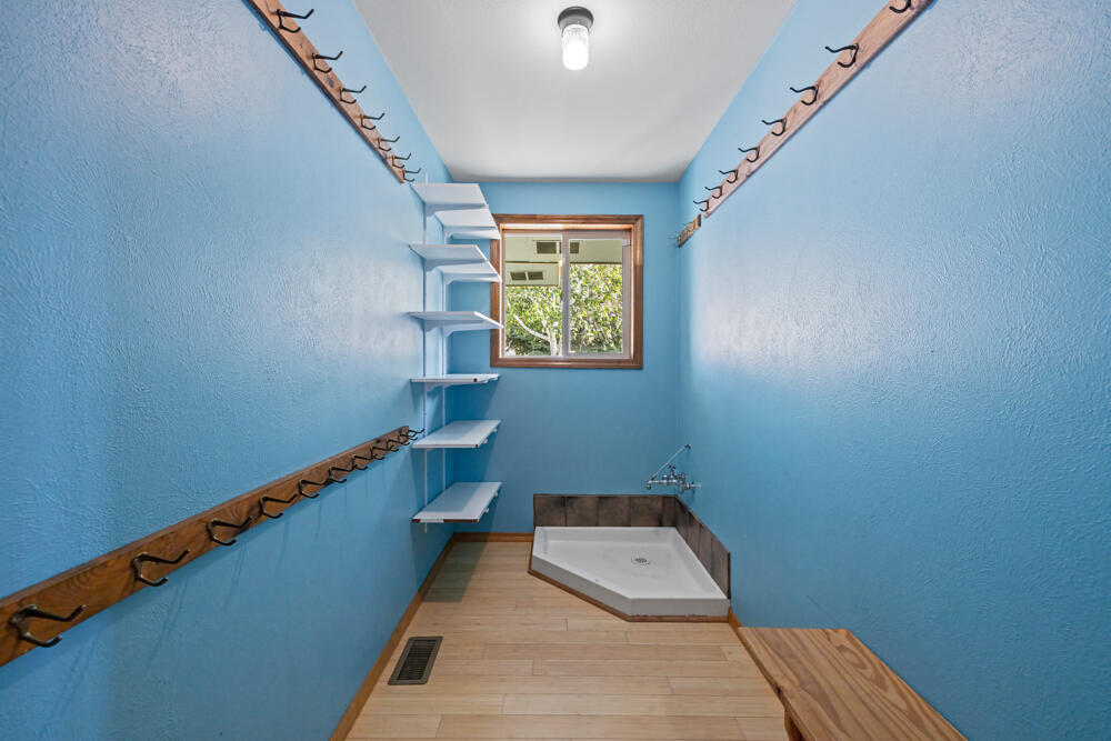 Klamath Falls, Oregon, 97601, United States, 4 Bedrooms Bedrooms, ,4 BathroomsBathrooms,Residential,For Sale,1804036