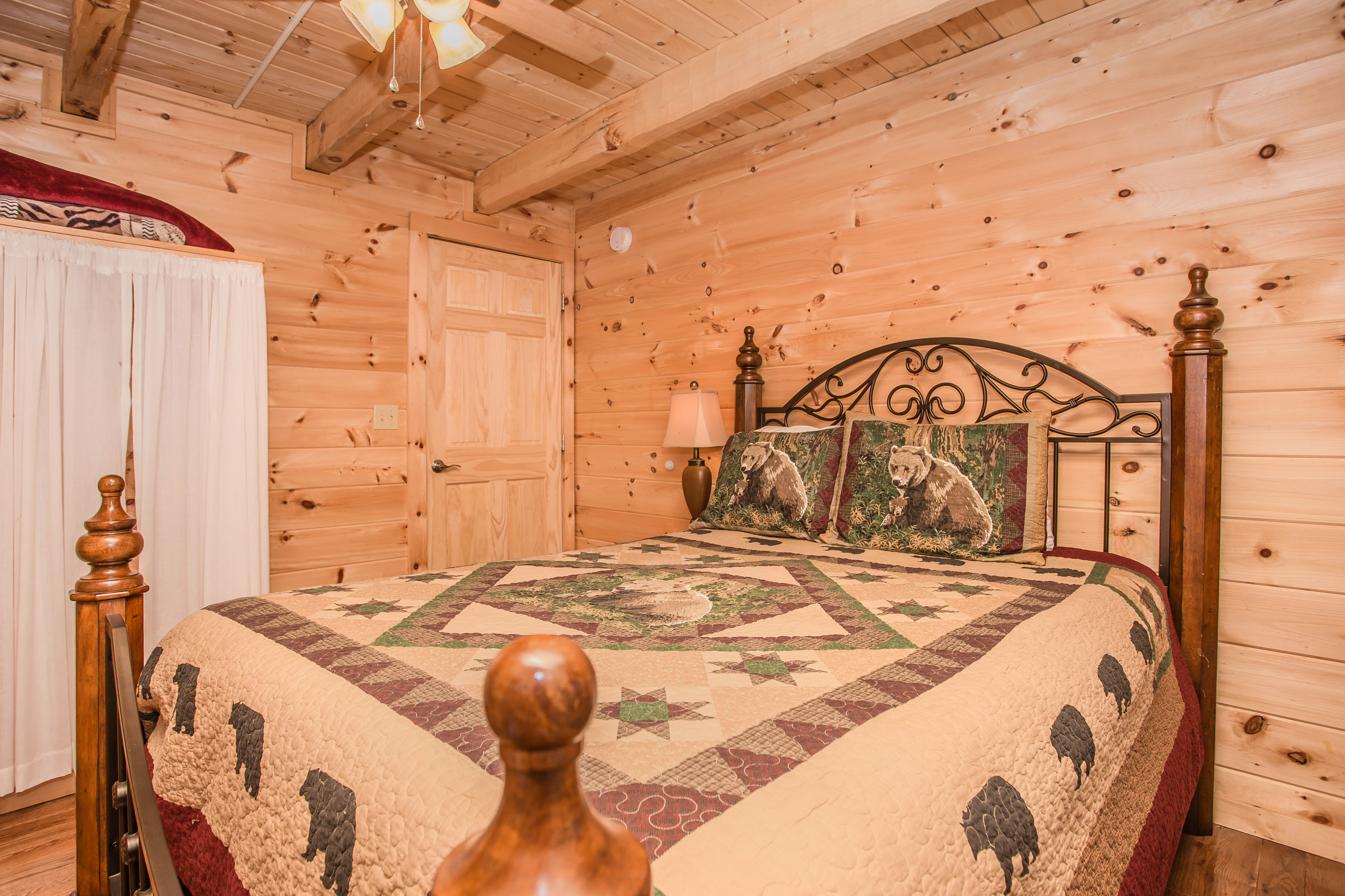 Pigeon Forge, Tennessee, 37863, United States, 2 Bedrooms Bedrooms, ,2 BathroomsBathrooms,Residential,For Sale,1879836
