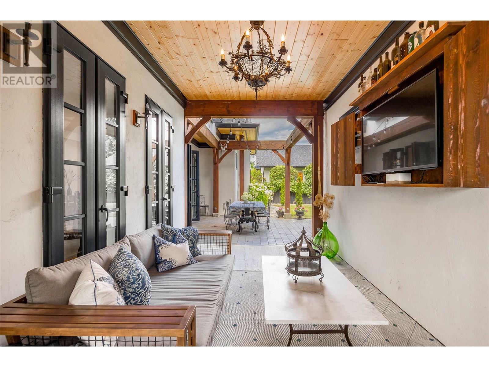KELOWNA, British Columbia, V1Y 5N3, CA, 6 Bedrooms Bedrooms, ,4 BathroomsBathrooms,Residential,For Sale,1883056