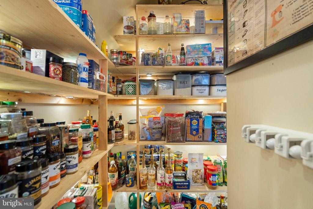 Broadlands, Virginia, 20148, United States, 5 Bedrooms Bedrooms, ,5 BathroomsBathrooms,Residential,For Sale,1977540