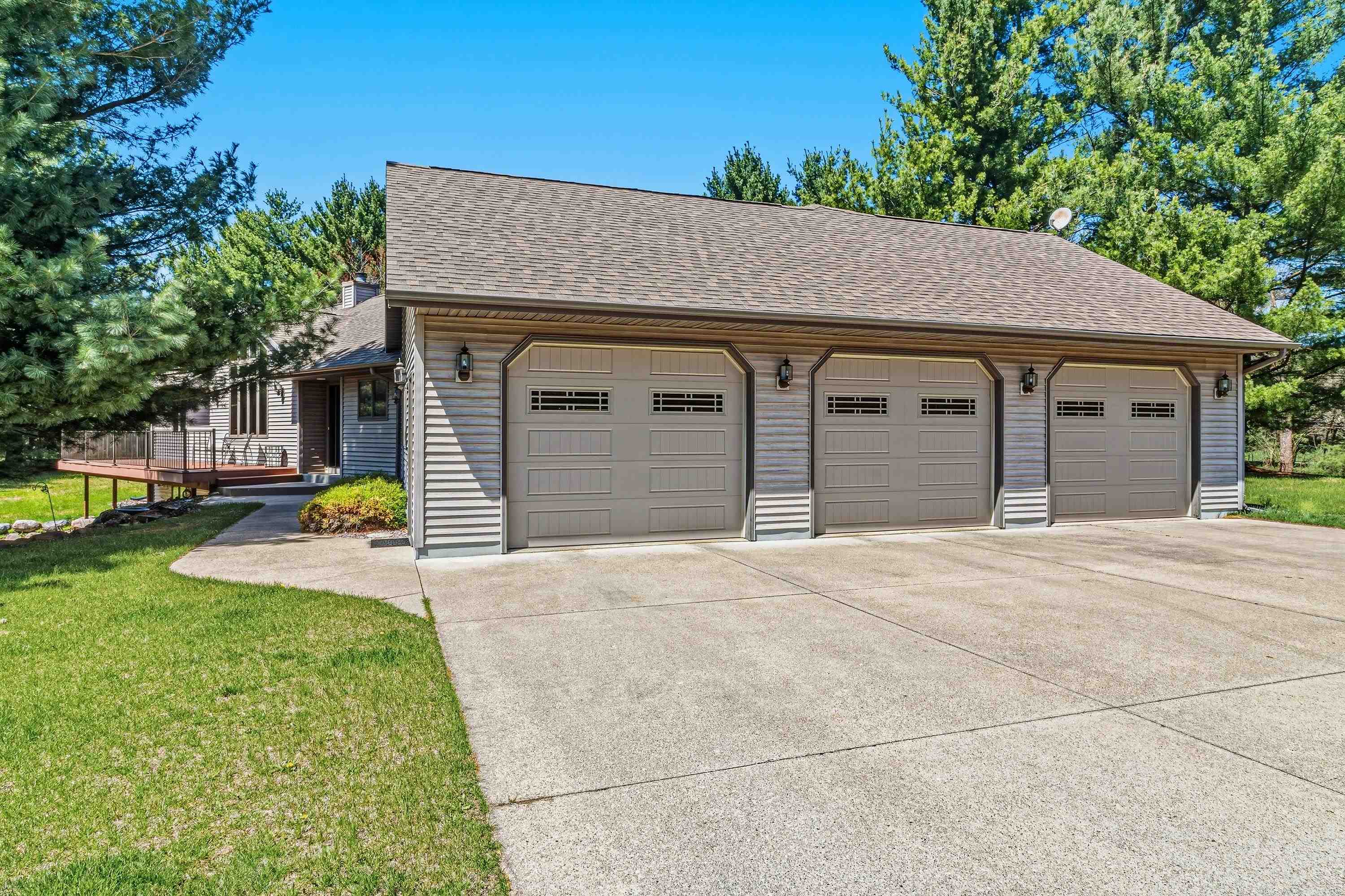 Spring Green, Wisconsin, 53588, United States, 4 Bedrooms Bedrooms, ,4 BathroomsBathrooms,Residential,For Sale,2040175