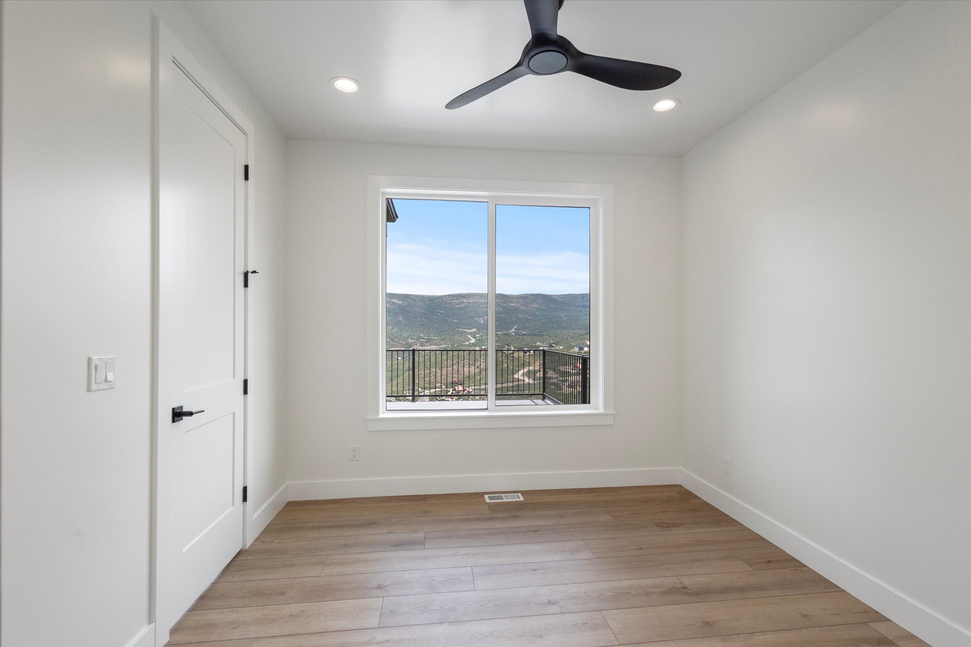 Heber, Utah, 84032, United States, 5 Bedrooms Bedrooms, ,3 BathroomsBathrooms,Residential,For Sale,1976197