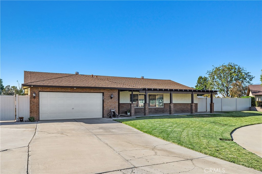 Jurupa Valley, California, 92509, United States, 4 Bedrooms Bedrooms, ,2 BathroomsBathrooms,Residential,For Sale,1987819