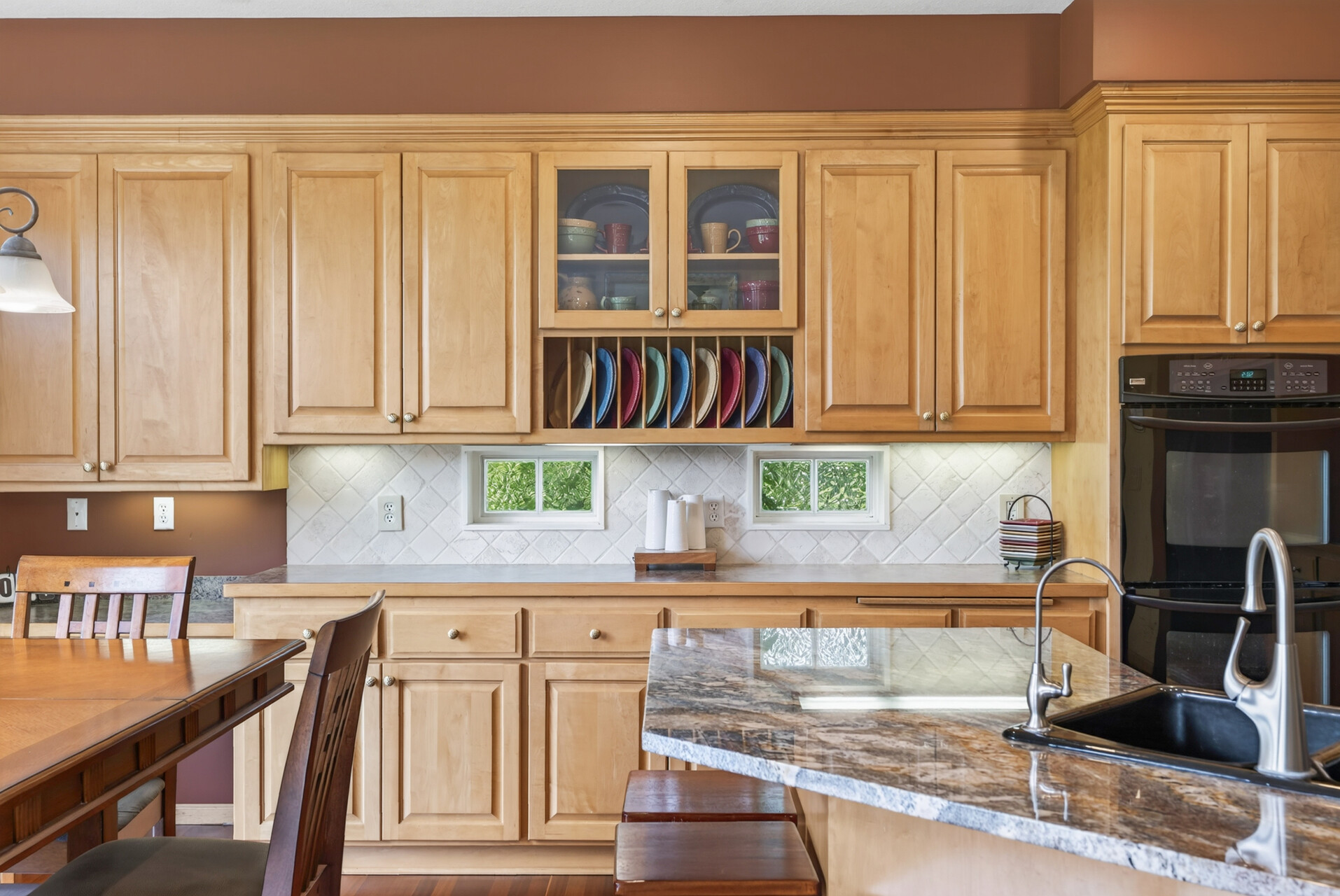 Elegant Fox Ridge Retreat with Exceptional Entertaining Spaces - 物件實景