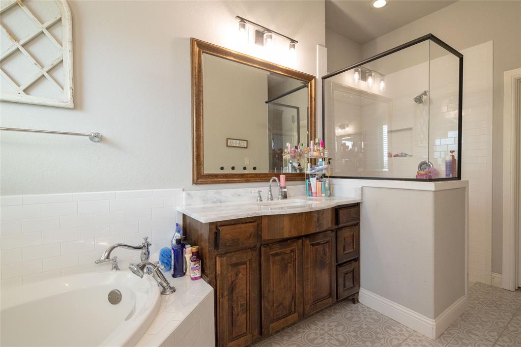 Weatherford, Texas, 76088, United States, 3 Bedrooms Bedrooms, ,2 BathroomsBathrooms,Residential,For Sale,1976944