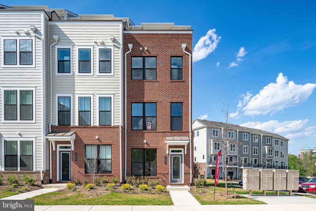 Woodbridge, Virginia, 22191, United States, 4 Bedrooms Bedrooms, ,5 BathroomsBathrooms,Residential,For Sale,2021740