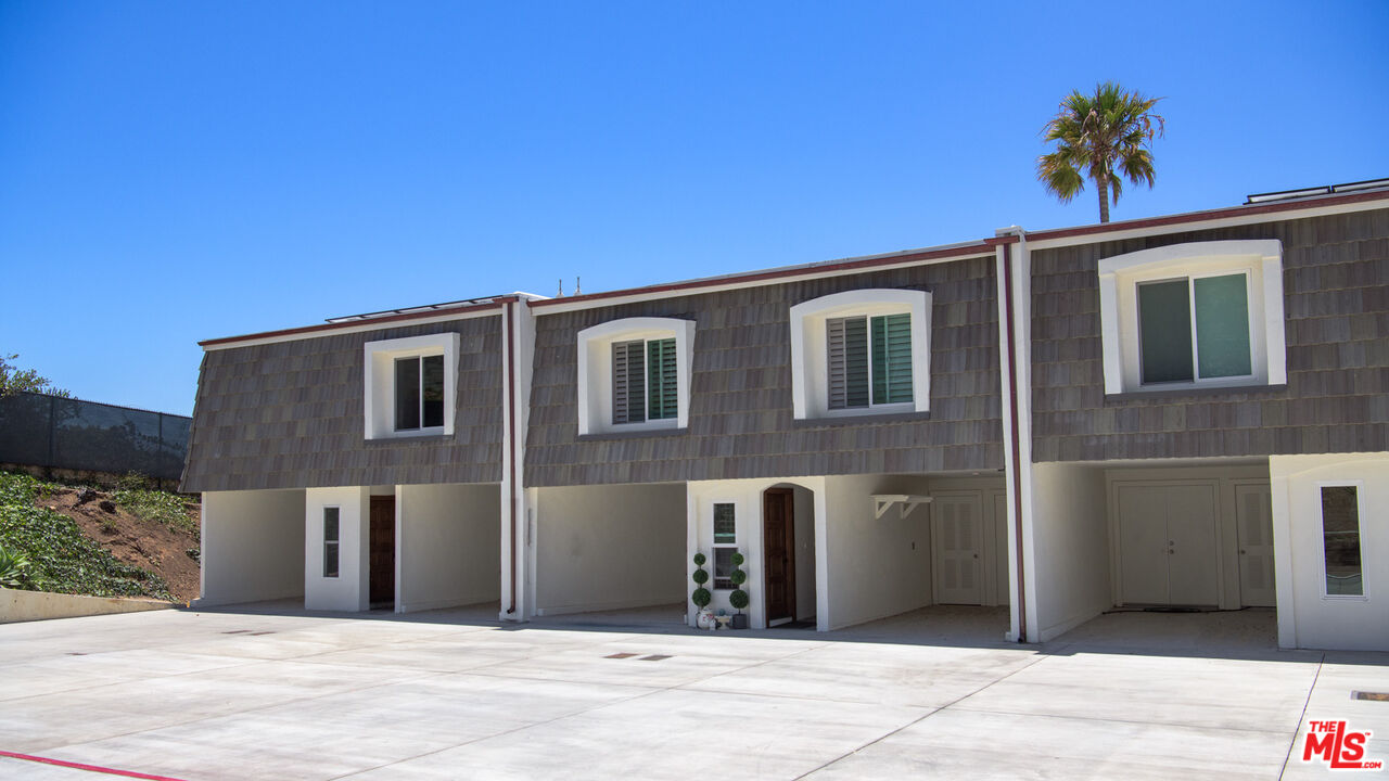 Malibu, California, 90265, United States, 2 Bedrooms Bedrooms, ,2 BathroomsBathrooms,Residential,For Sale,1896546