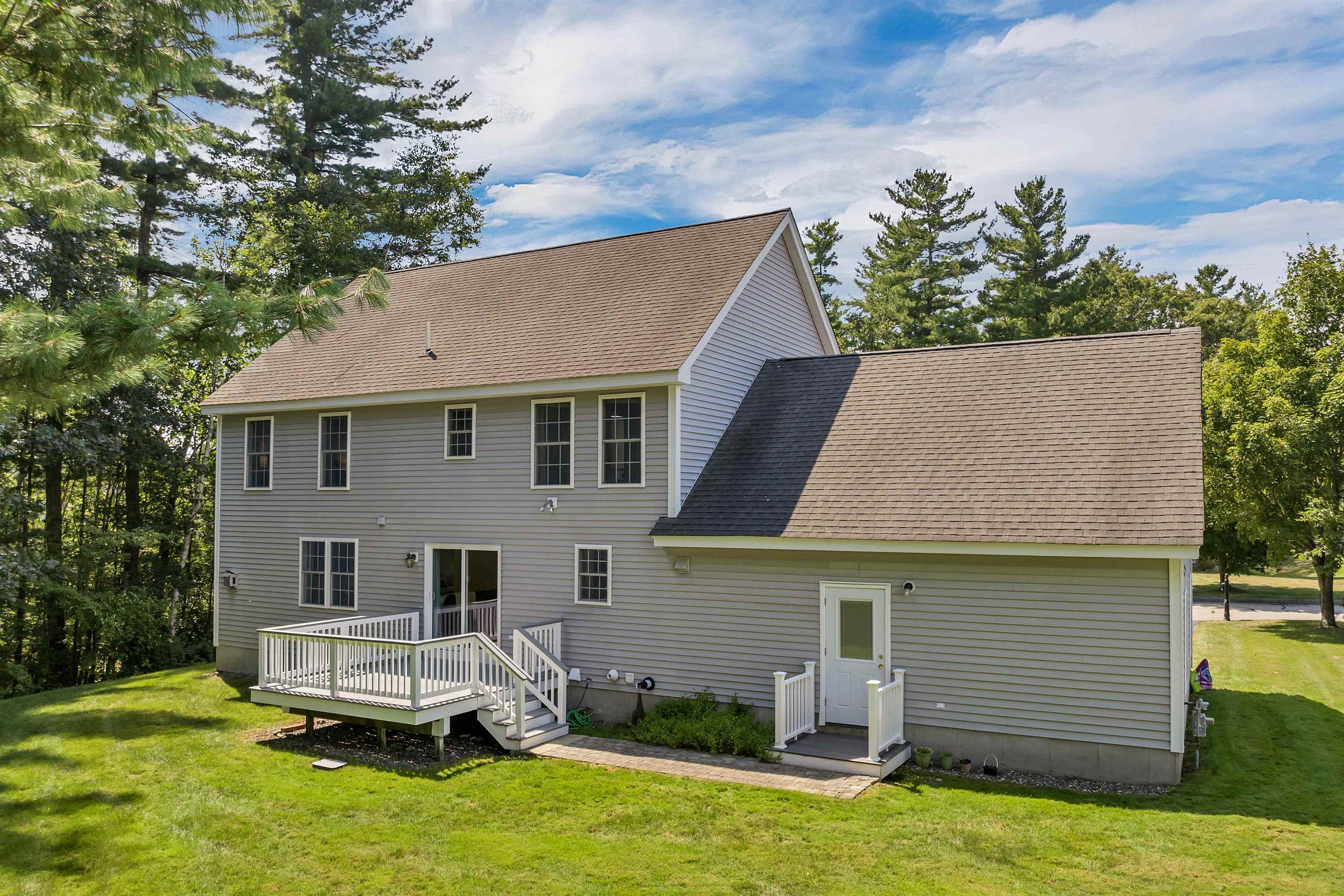 Nashua, New Hampshire, 03062, United States, 4 Bedrooms Bedrooms, ,2 BathroomsBathrooms,Residential,For Sale,1918532