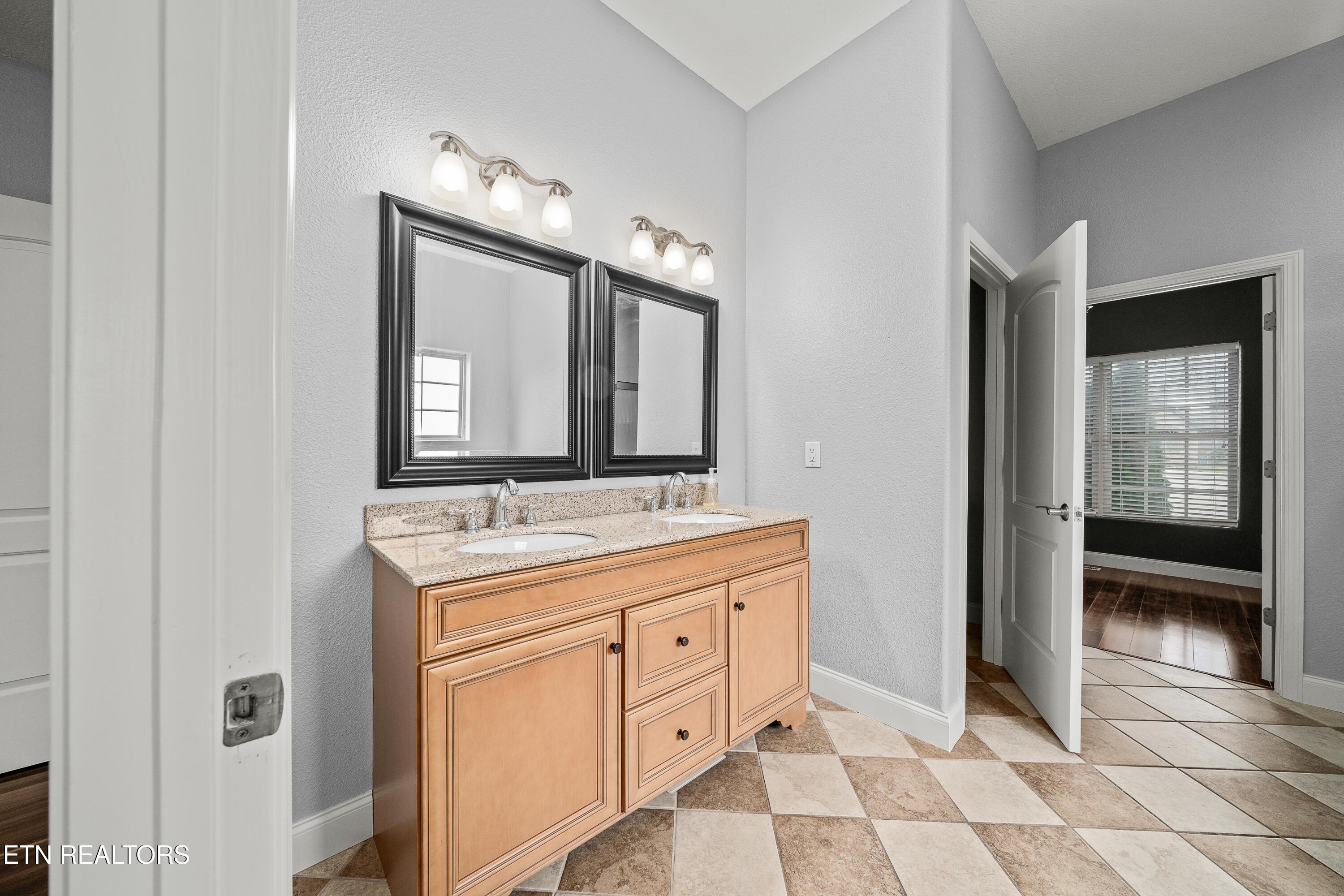 39 N Riverview Ln., Crossville, Tennessee, 38555, United States, 5 Bedrooms Bedrooms, ,5 BathroomsBathrooms,Residential,For Sale,39 N Riverview Ln.,1654091