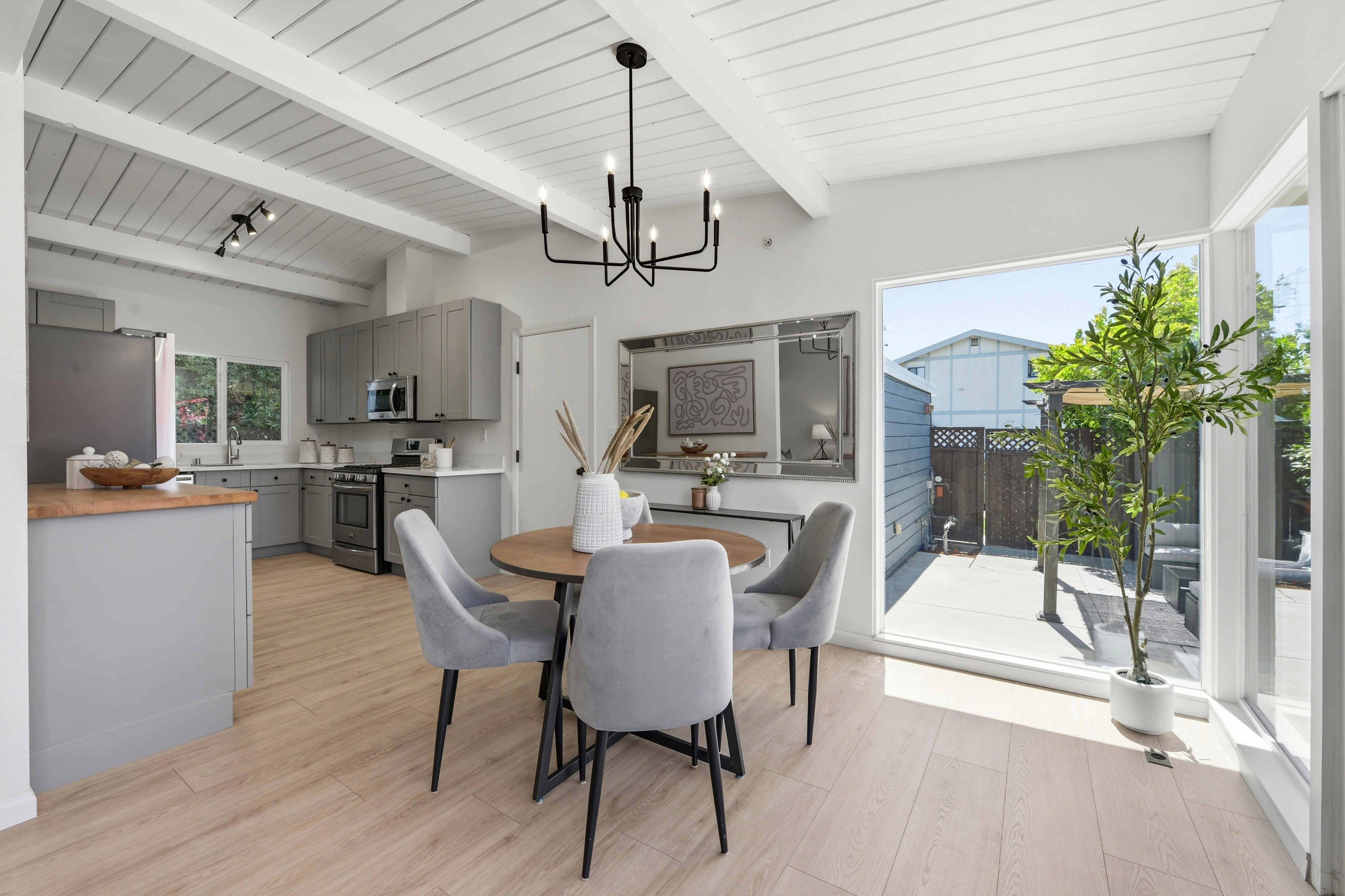  Beautifully Updated Home for an Indoor/Outdoor Lifestyle - 物件實景