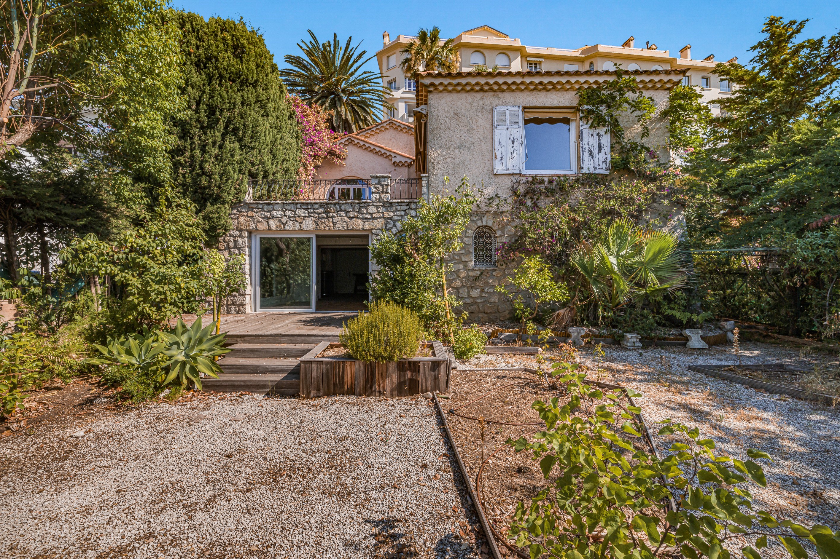  Cannes, Croix des Gardes: 370 sqm contemporary villa project with pool and sea … - 物件實景