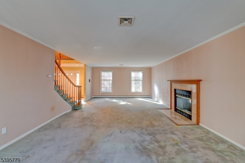 Kinnelon Boro, New Jersey, 07405, United States, 3 Bedrooms Bedrooms, ,3 BathroomsBathrooms,Residential,For Sale,1989629