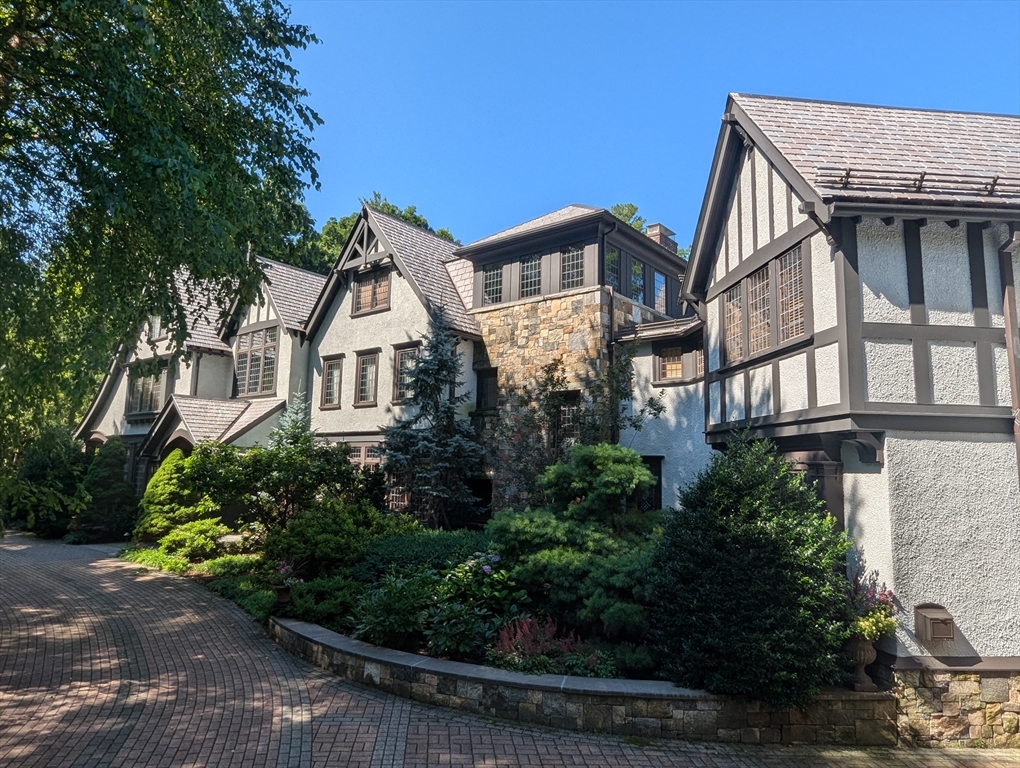 Wellesley, Massachusetts, 02482, United States, 9 Bedrooms Bedrooms, ,10 BathroomsBathrooms,Residential,For Sale,1804241