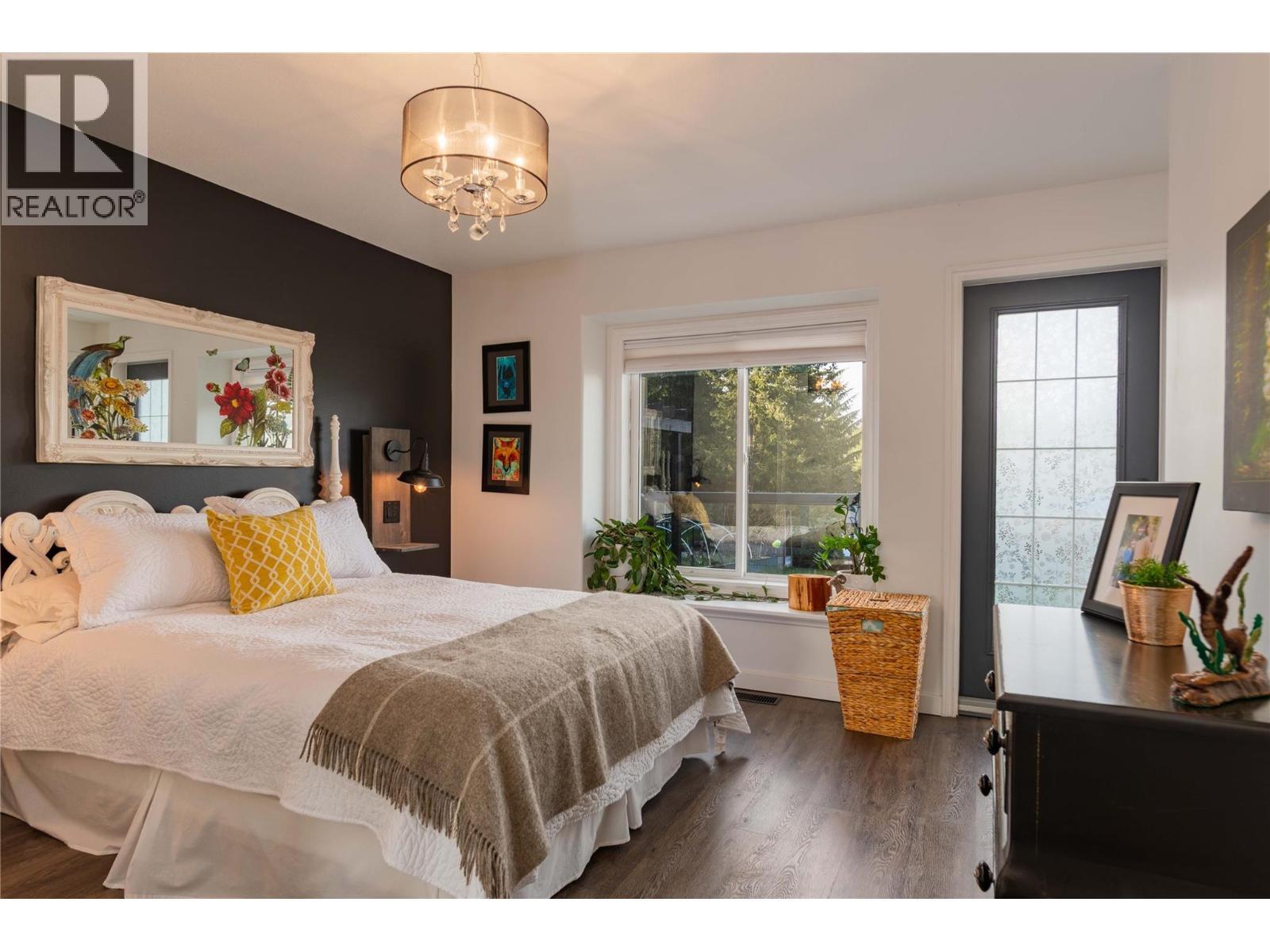 CASTLEGAR, British Columbia, V1N 3Z1, CA, 5 Bedrooms Bedrooms, ,3 BathroomsBathrooms,Residential,For Sale,1918005