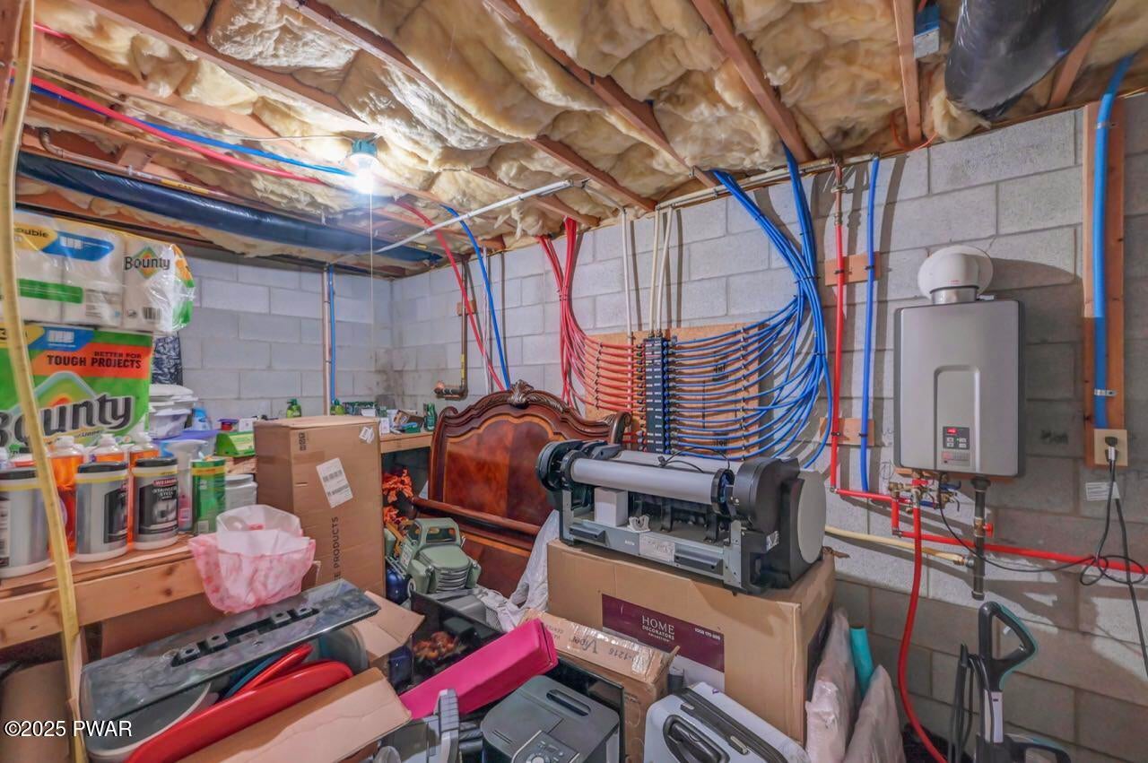 Honesdale, Pennsylvania, 18431, United States, 5 Bedrooms Bedrooms, ,4 BathroomsBathrooms,Residential,For Sale,1973688