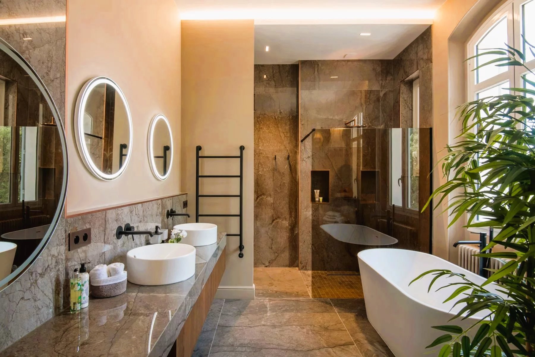 Saint-Raphaël, Provence-Alpes-Côte d’Azur, 83700, FR, 5 Bedrooms Bedrooms, ,Residential,For Sale,1994544