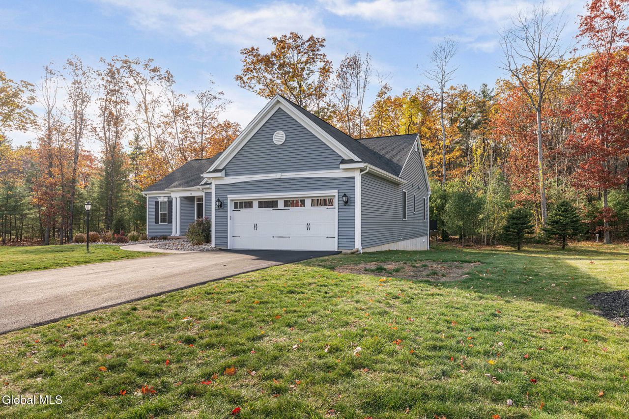 Halfmoon, New York, 12065, United States, 4 Bedrooms Bedrooms, ,3 BathroomsBathrooms,Residential,For Sale,1987891