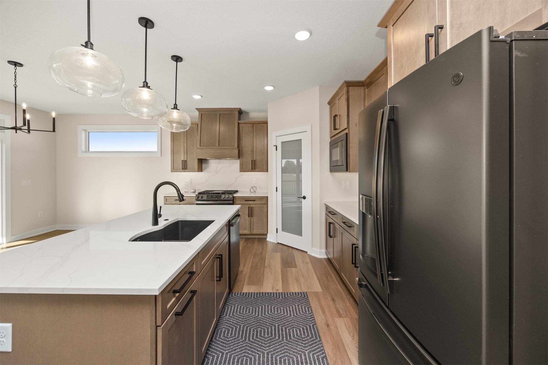 Urbandale, Iowa, 50323, United States, 4 Bedrooms Bedrooms, ,3 BathroomsBathrooms,Residential,For Sale,1975900