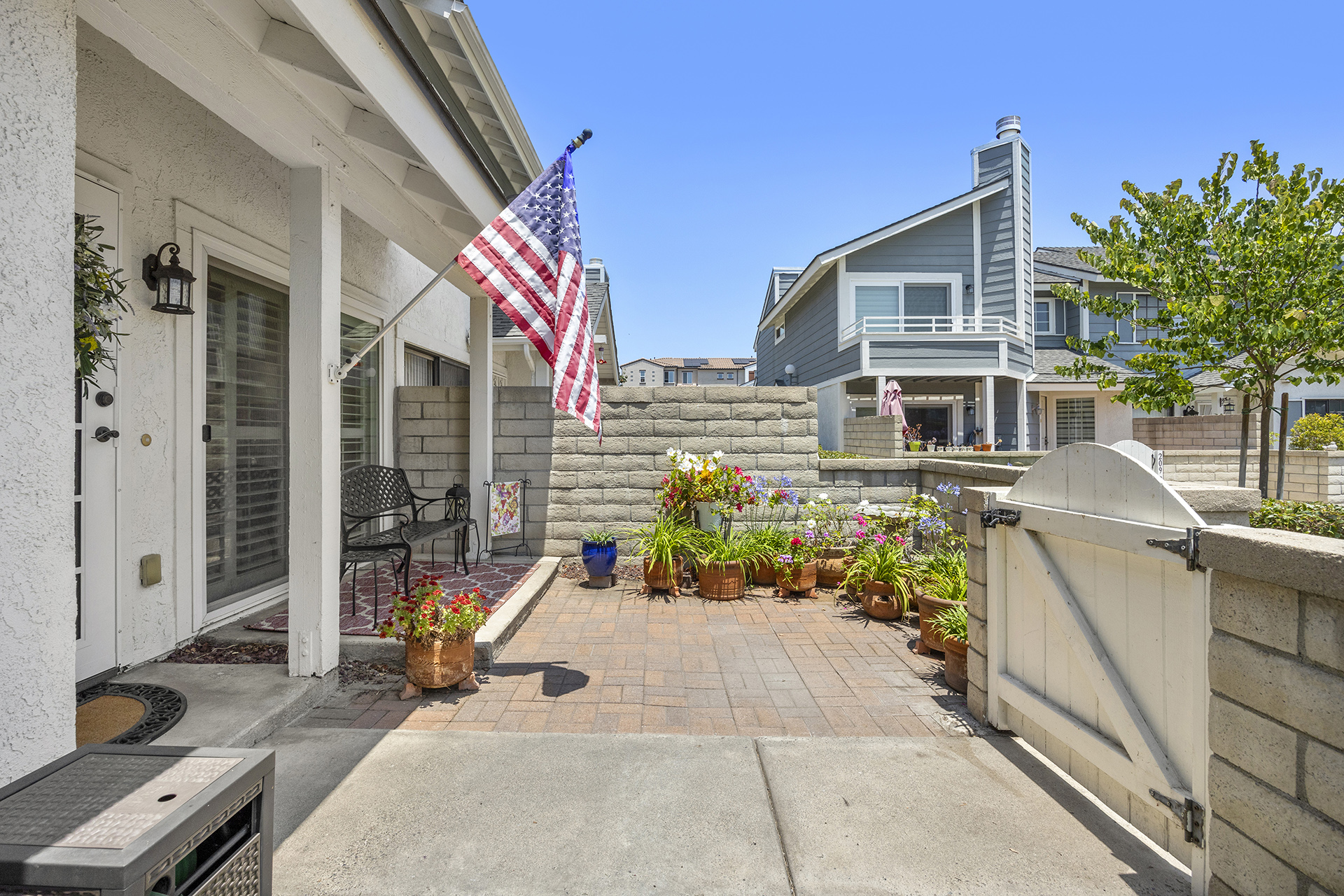 Anaheim, California, 92801, United States, 3 Bedrooms Bedrooms, ,3 BathroomsBathrooms,Residential,For Sale,1878361