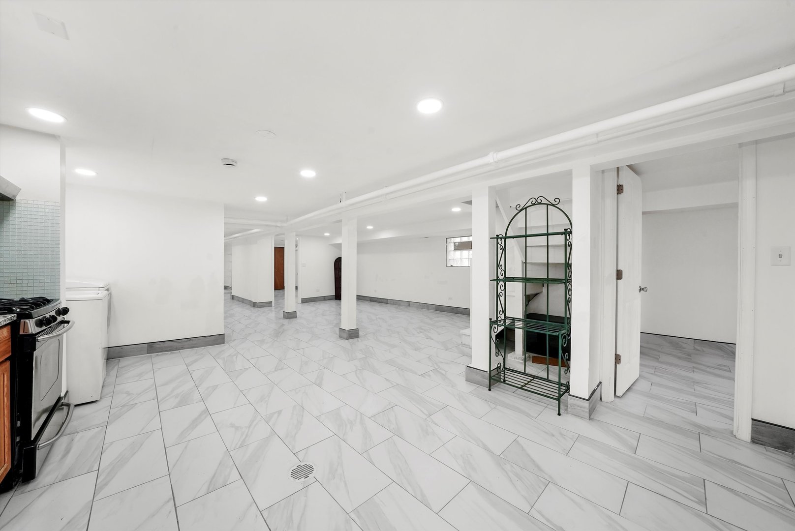 Chicago, Illinois, 60630, United States, 8 Bedrooms Bedrooms, ,3 BathroomsBathrooms,Residential,For Sale,1892523