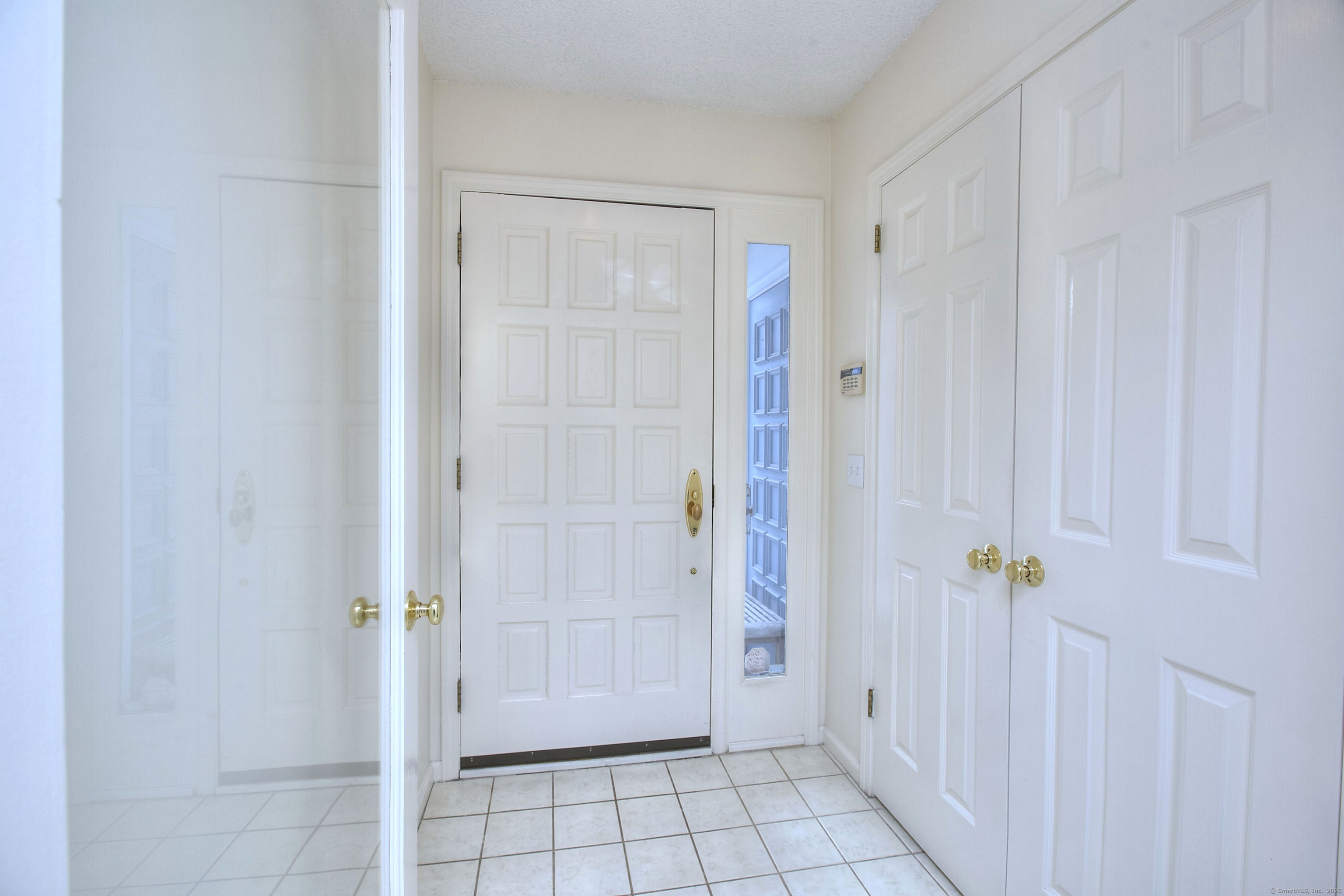 Westport, Connecticut, 06880, United States, 2 Bedrooms Bedrooms, ,3 BathroomsBathrooms,Residential,For Sale,1988257