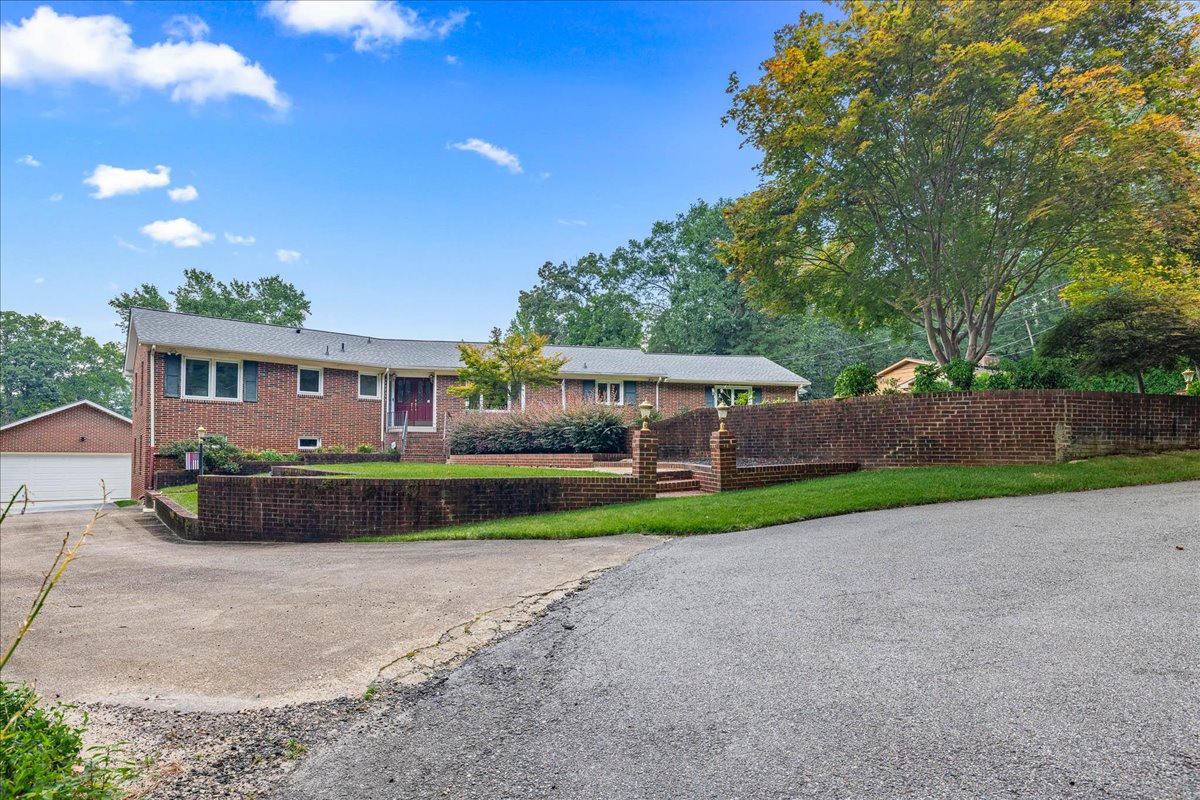 Chester, Virginia, 23831, United States, 5 Bedrooms Bedrooms, ,4 BathroomsBathrooms,Residential,For Sale,1889514