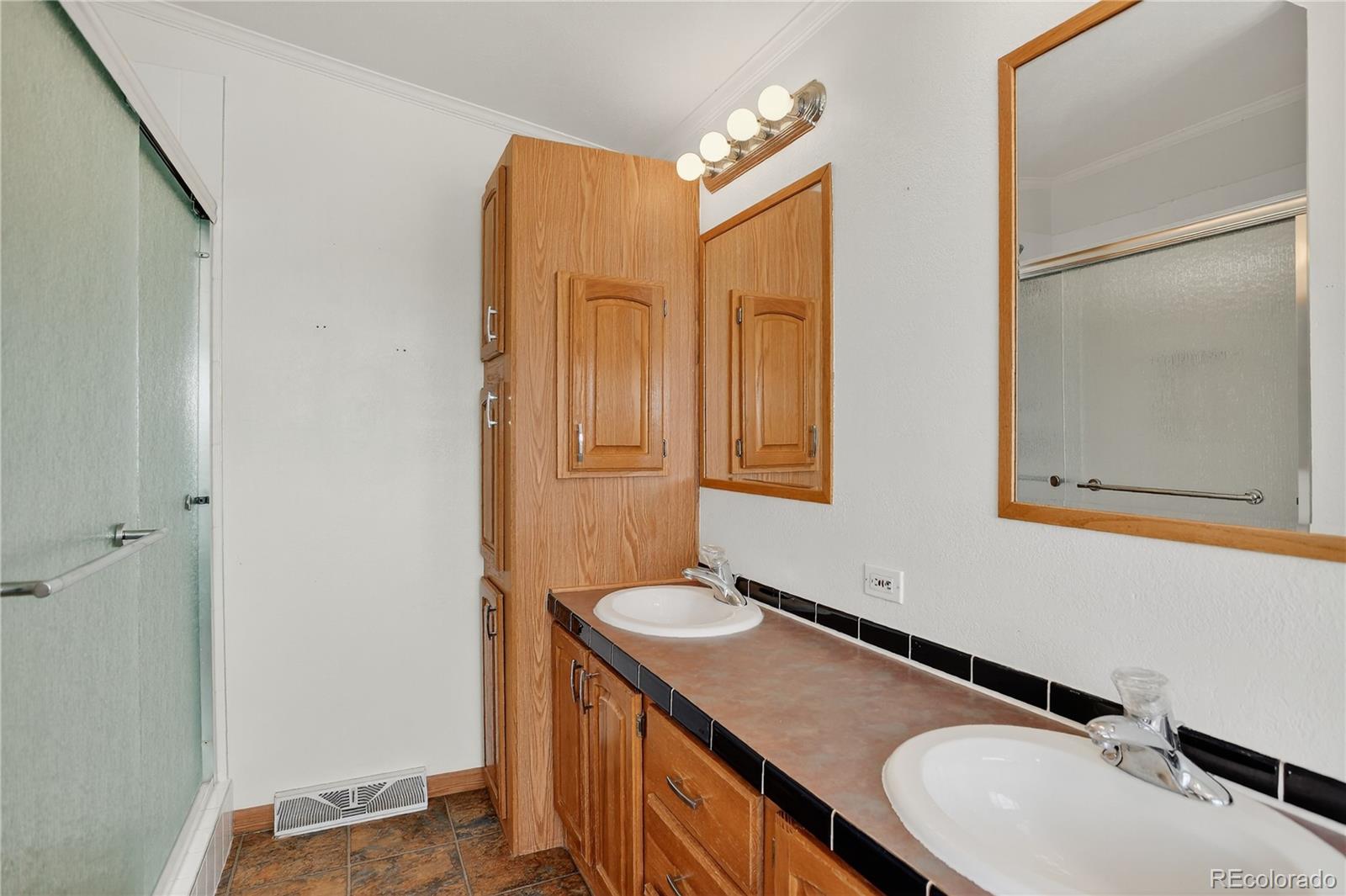 Byers, Colorado, 80103, United States, 5 Bedrooms Bedrooms, ,4 BathroomsBathrooms,Residential,For Sale,1896290