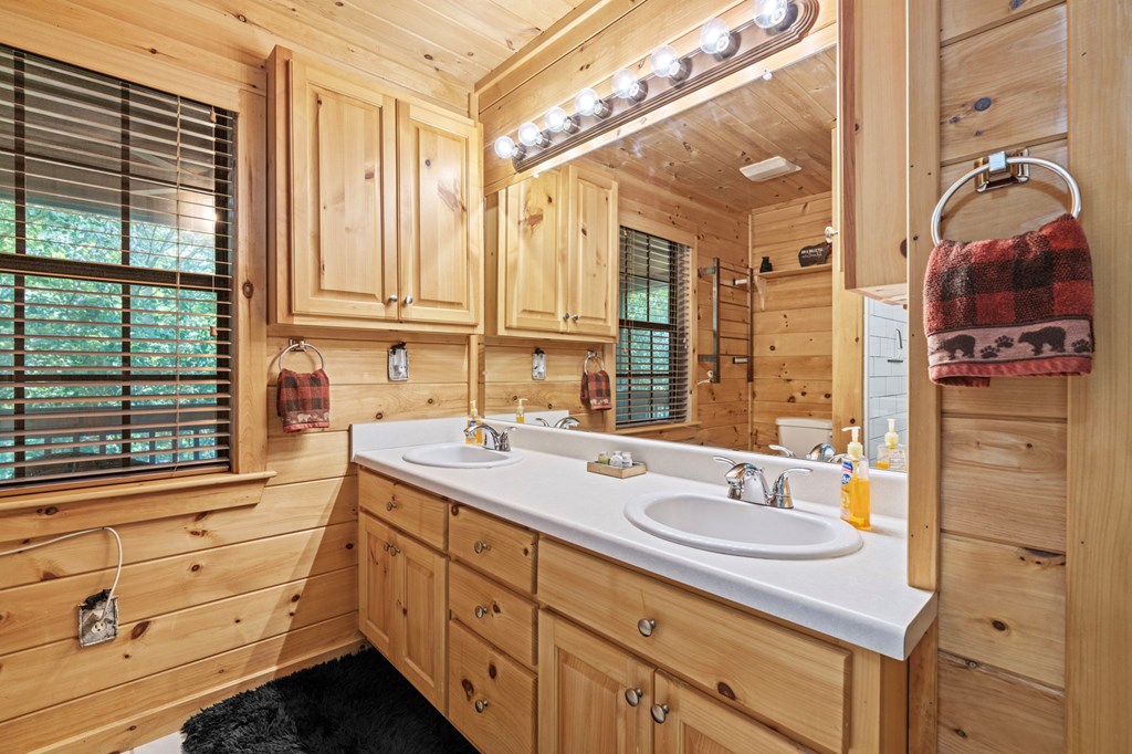 Blue Ridge, Georgia, 30513, United States, 3 Bedrooms Bedrooms, ,3 BathroomsBathrooms,Residential,For Sale,1980618