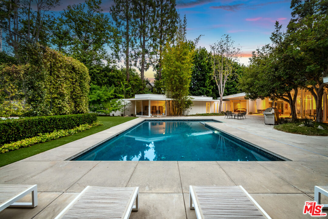 Beverly Hills, California, 90210, United States, 7 Bedrooms Bedrooms, ,2 BathroomsBathrooms,Residential,For Sale,1896171