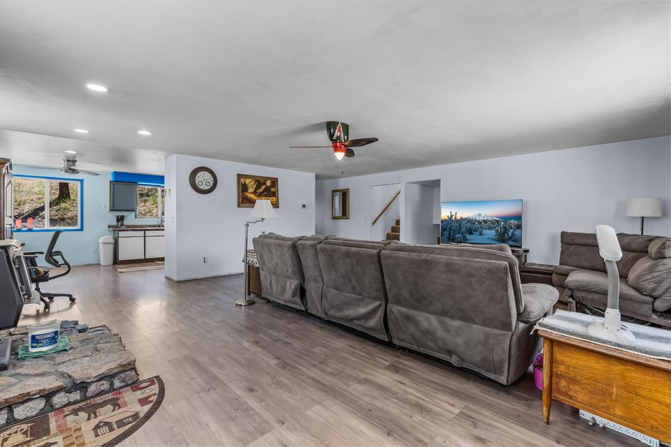 Prineville, Oregon, 97754, United States, 3 Bedrooms Bedrooms, ,3 BathroomsBathrooms,Residential,For Sale,1850319