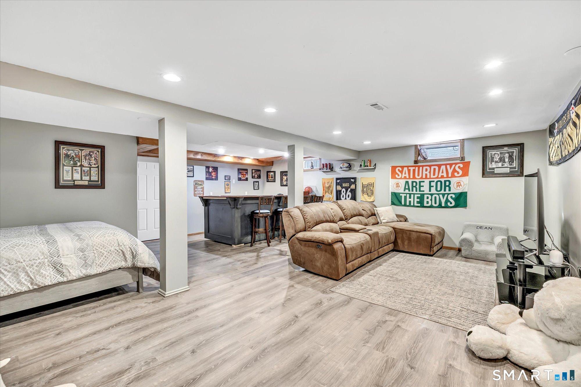 Milford, Connecticut, 06461, United States, 3 Bedrooms Bedrooms, ,3 BathroomsBathrooms,Residential,For Sale,2012517