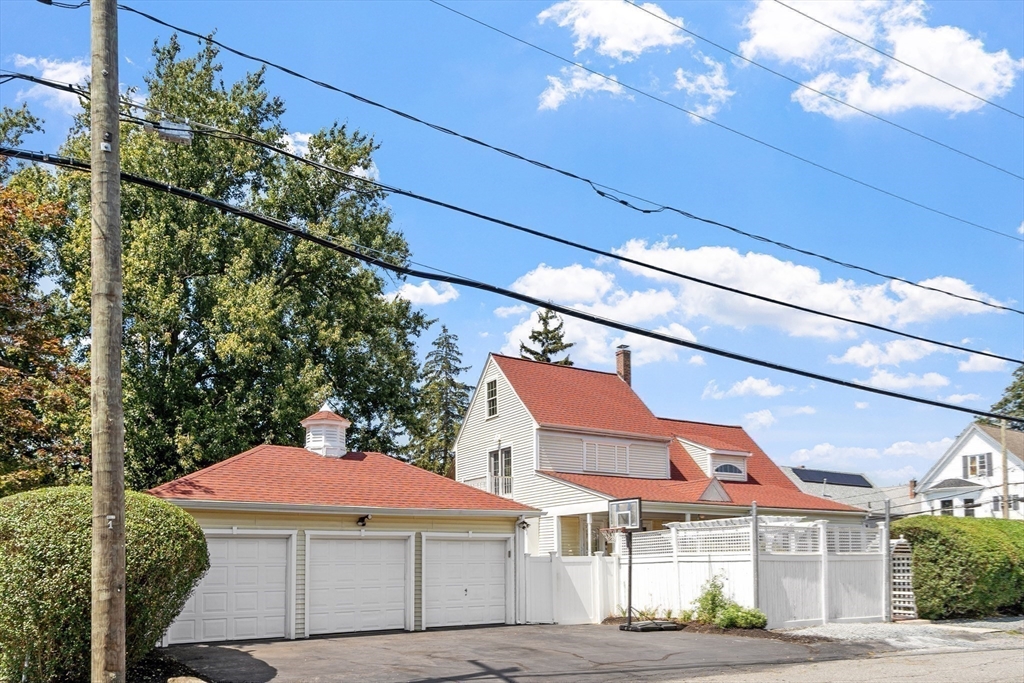 Brockton, Massachusetts, 02301, United States, 3 Bedrooms Bedrooms, ,2 BathroomsBathrooms,Residential,For Sale,1938670