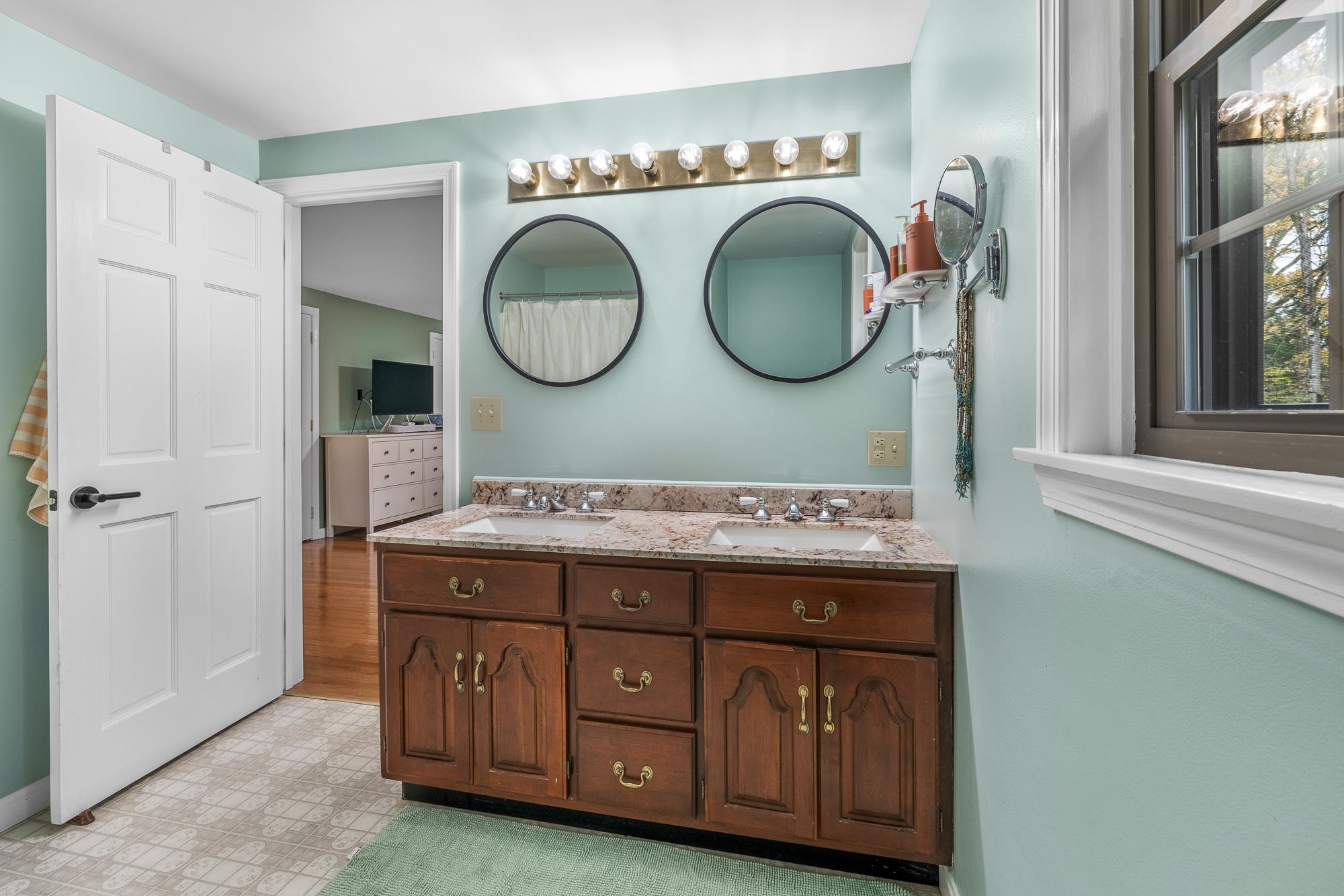 Norwich, Vermont, 05055, United States, 3 Bedrooms Bedrooms, ,2 BathroomsBathrooms,Residential,For Sale,1993017