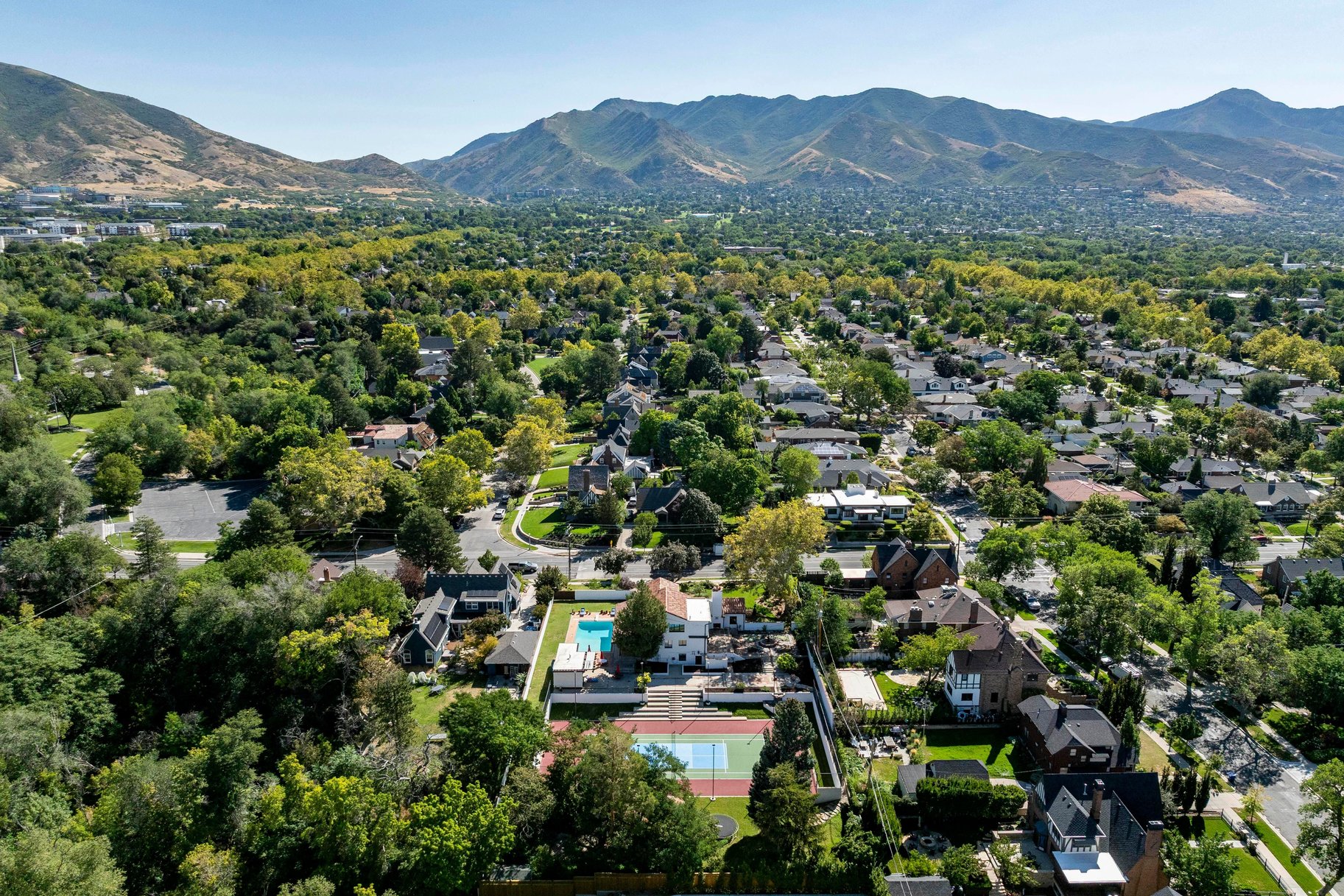  an iconic yalecrest estate where  history meets resort living - 物件實景