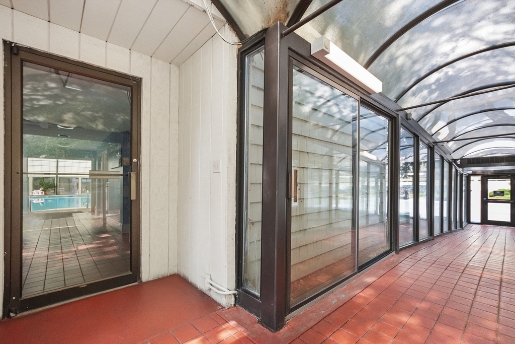 Newton, Massachusetts, 02467, United States, 2 Bedrooms Bedrooms, ,2 BathroomsBathrooms,Residential,For Sale,1987571