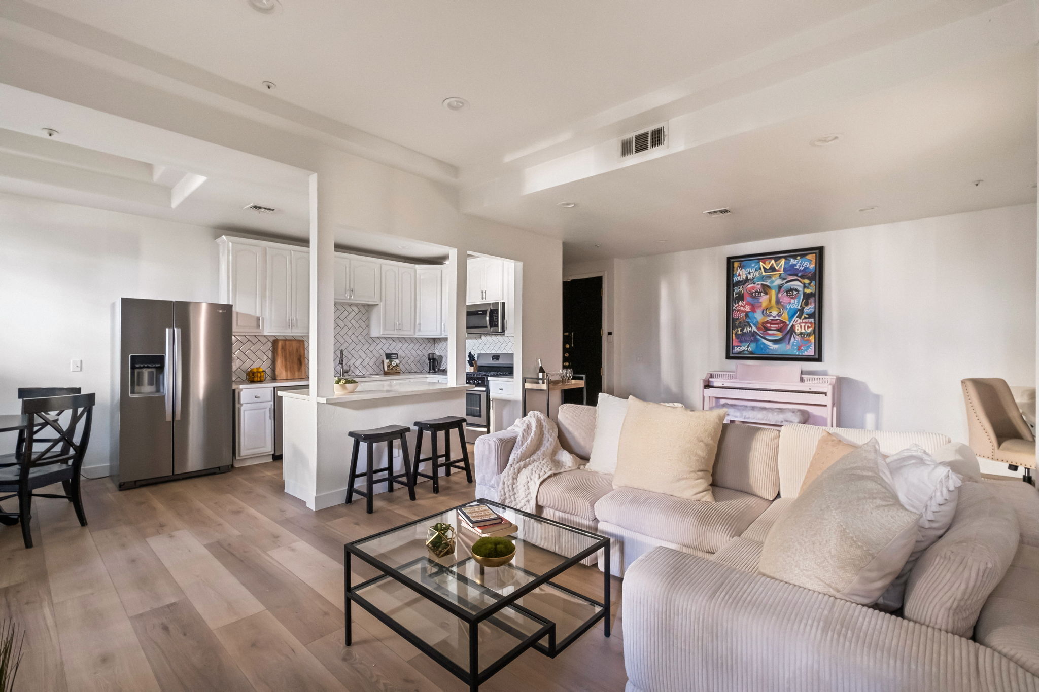  4943 Rosewood Ave - 物件實景